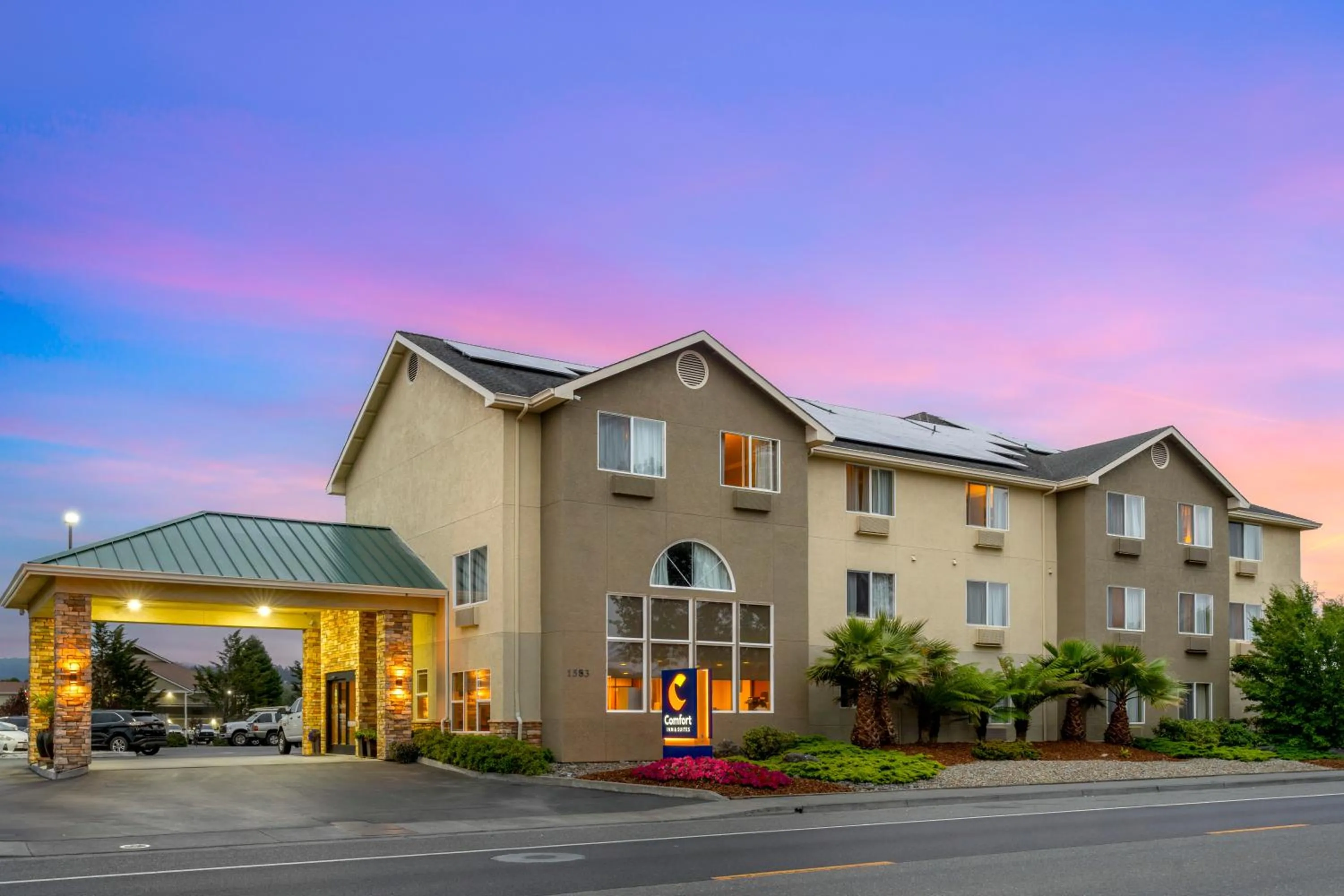Property building in Comfort Inn & Suites Redwood Country