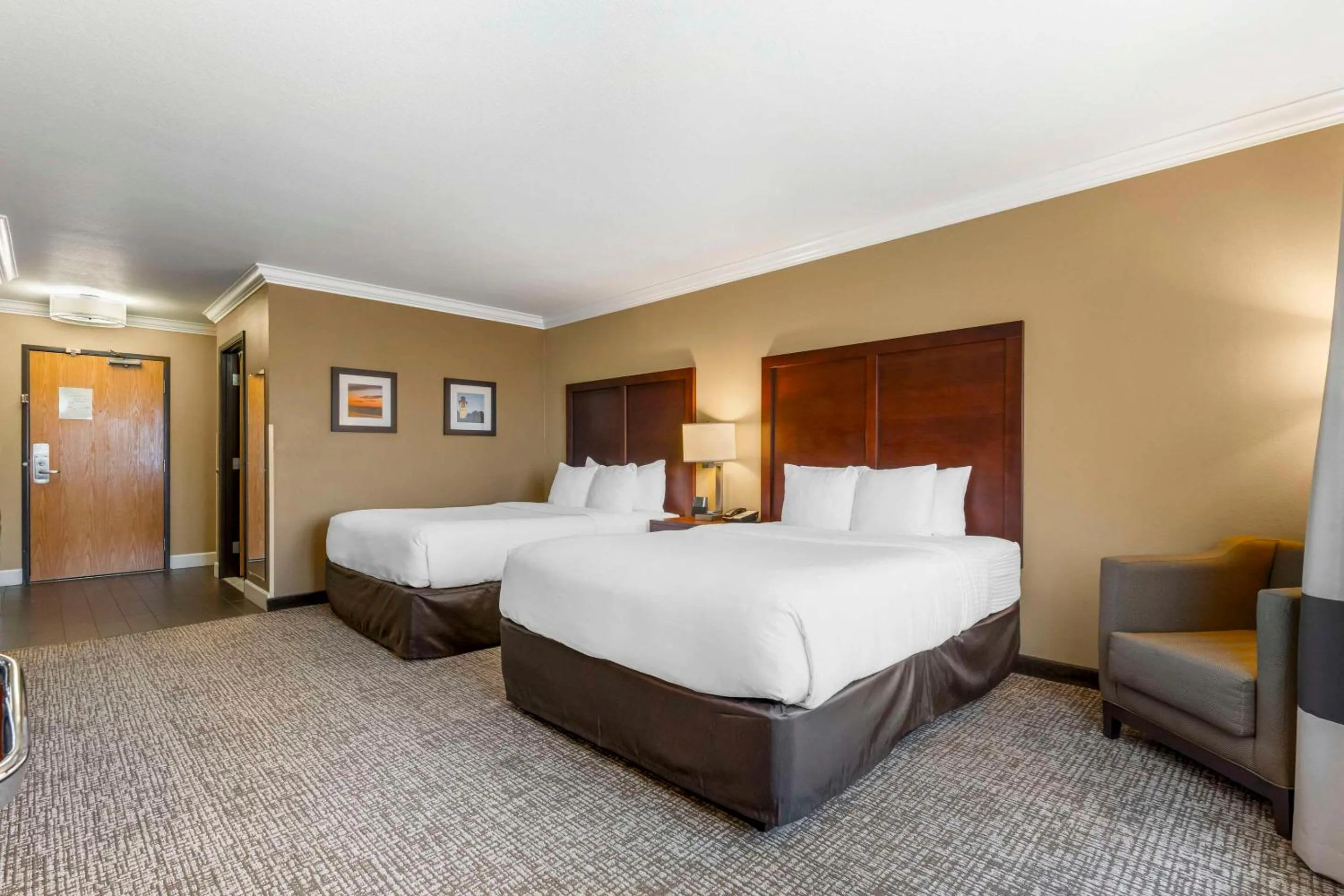 Bedroom, Bed in Comfort Inn & Suites Redwood Country