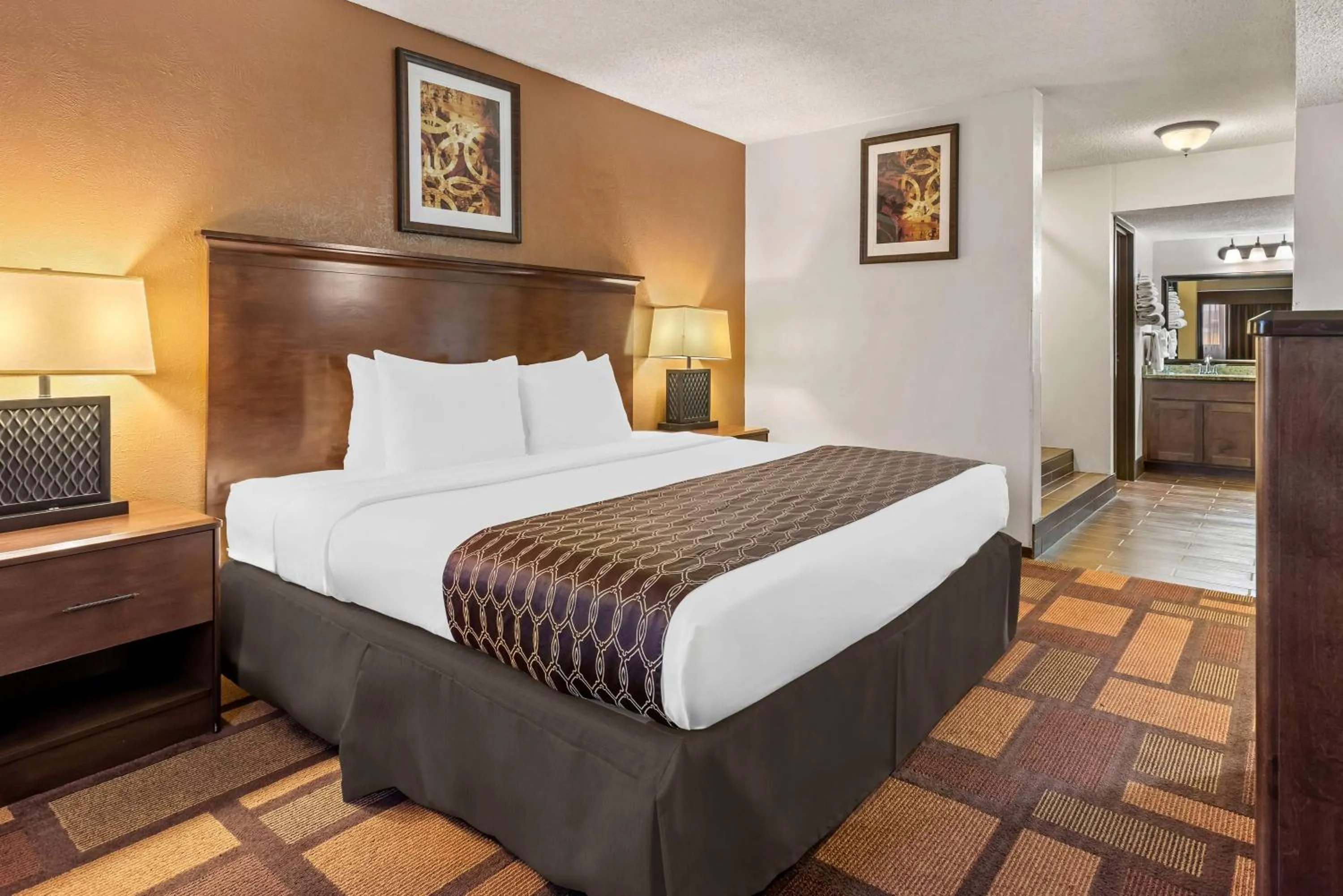 Photo of the whole room, Bed in Best Western Tower West Lodge