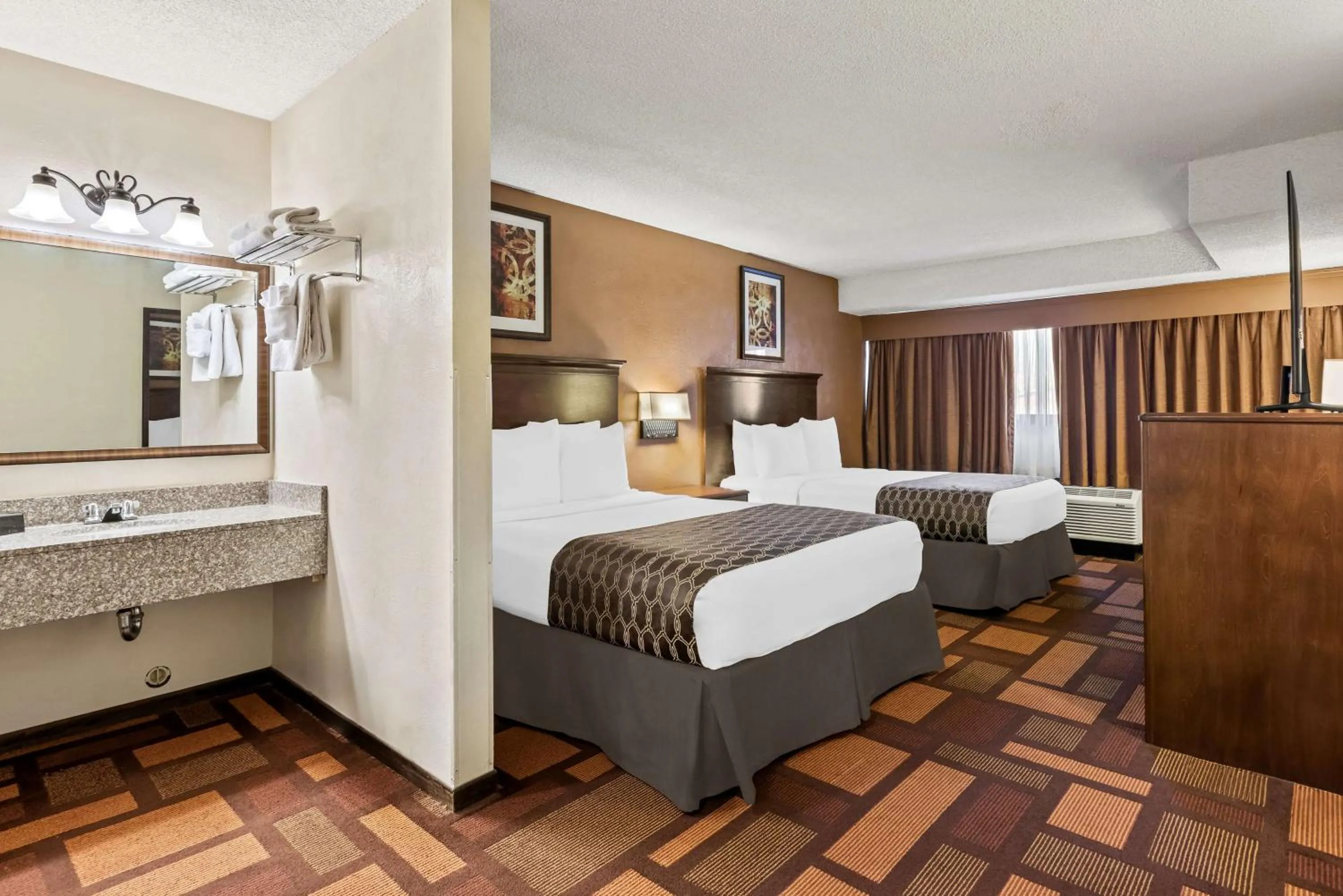 Bedroom, Bed in Best Western Tower West Lodge