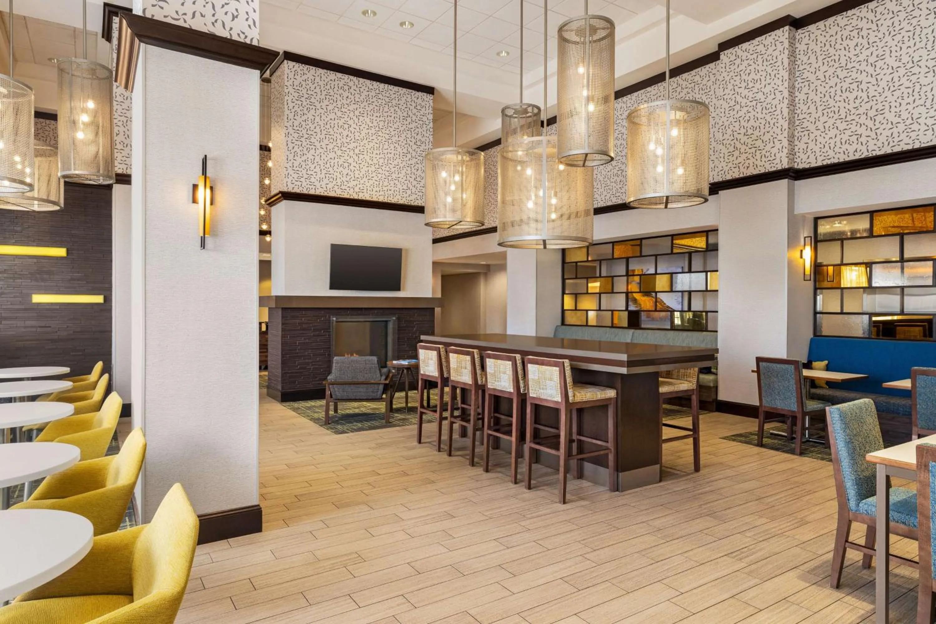Lobby or reception in Hampton by Hilton Shelton