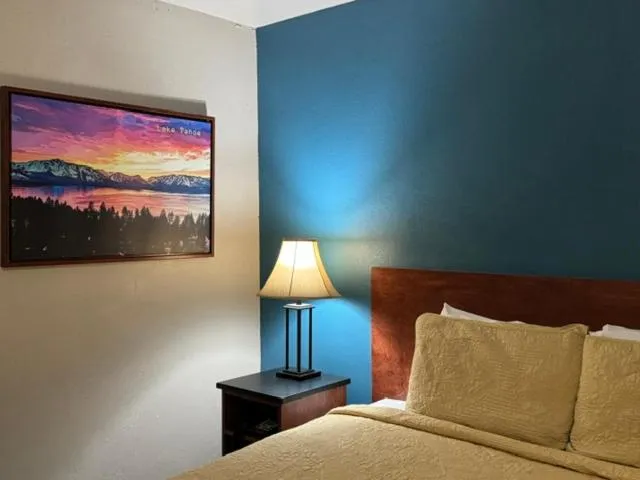 Bedroom in Avalon Lodge South Lake Tahoe