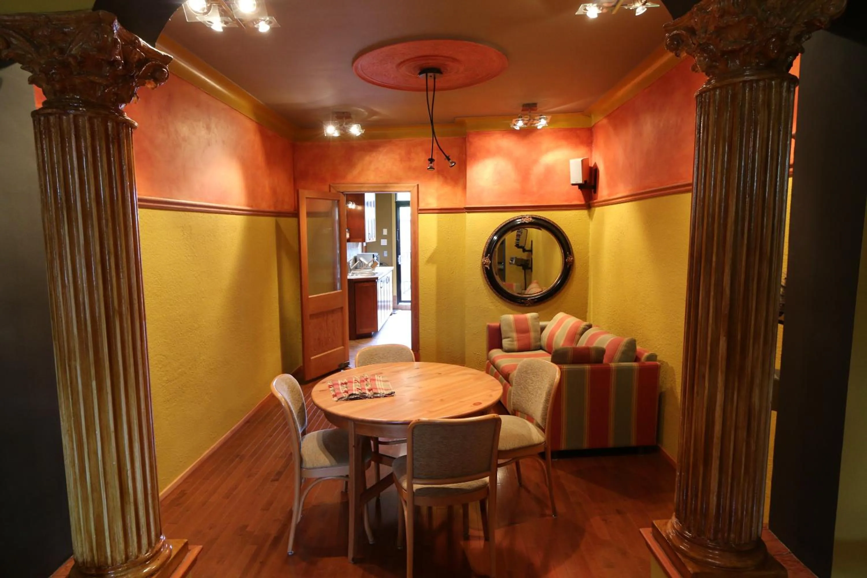 Dining area in A La Carte Bed & Breakfast