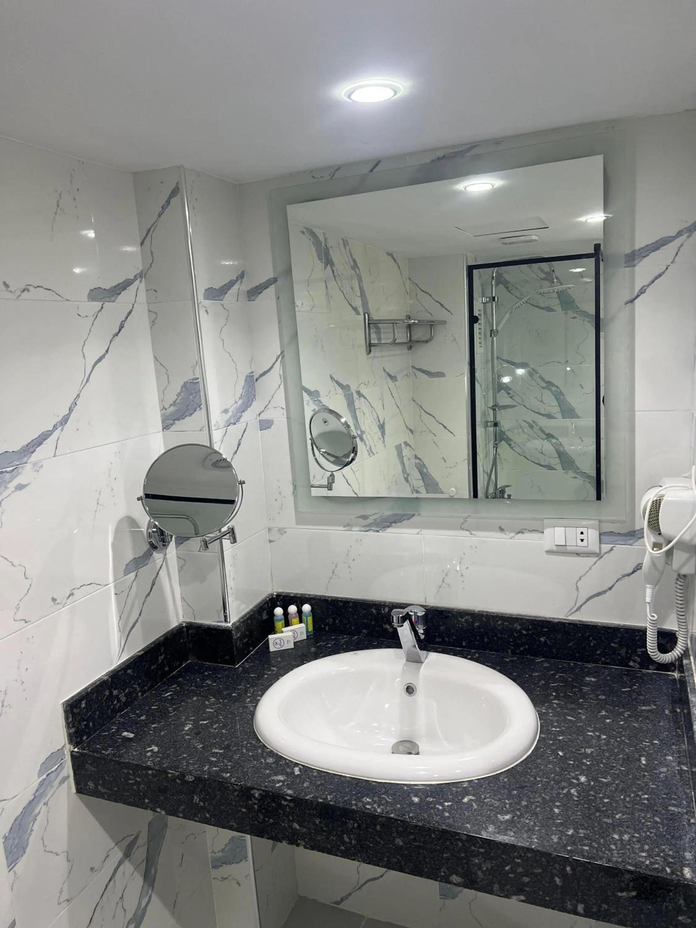 Bathroom in Salma Hotel Cairo