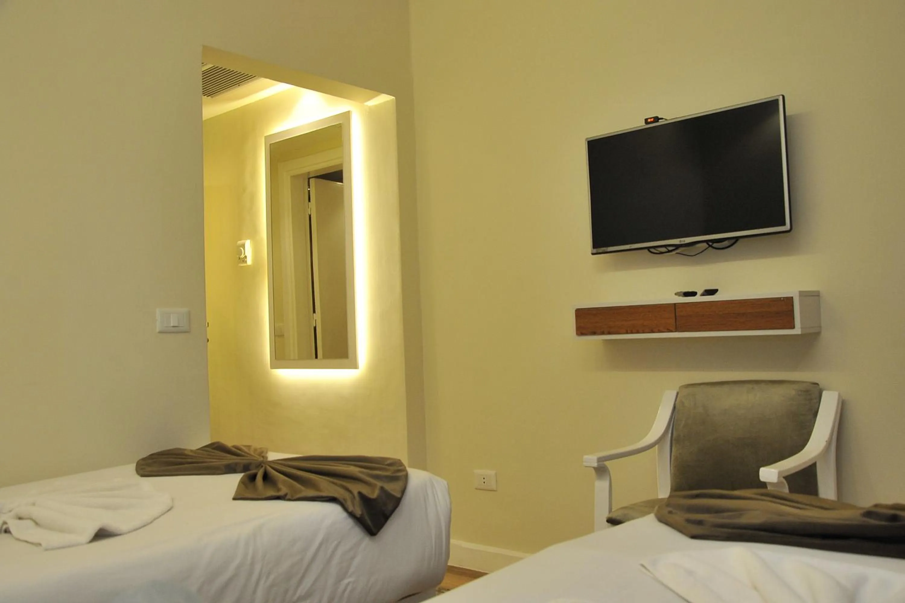 TV and multimedia, Bed in Salma Hotel Cairo