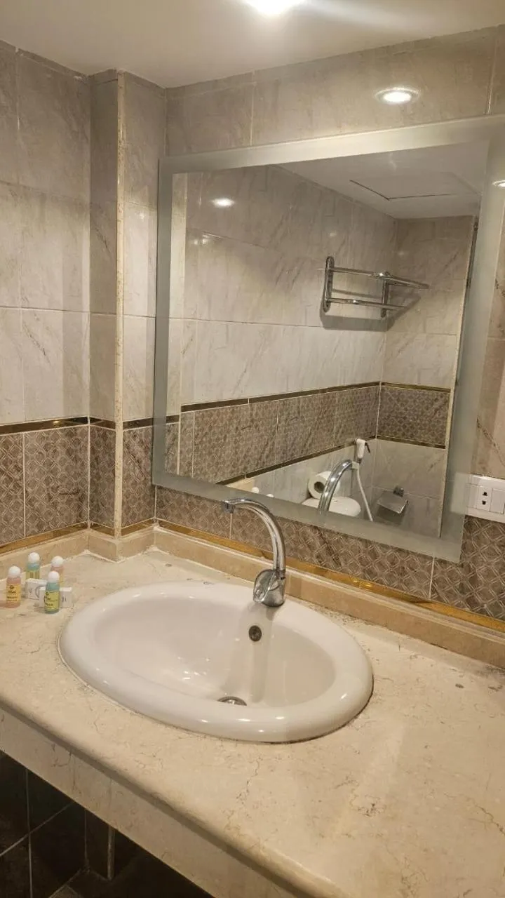 Bathroom in Salma Hotel Cairo