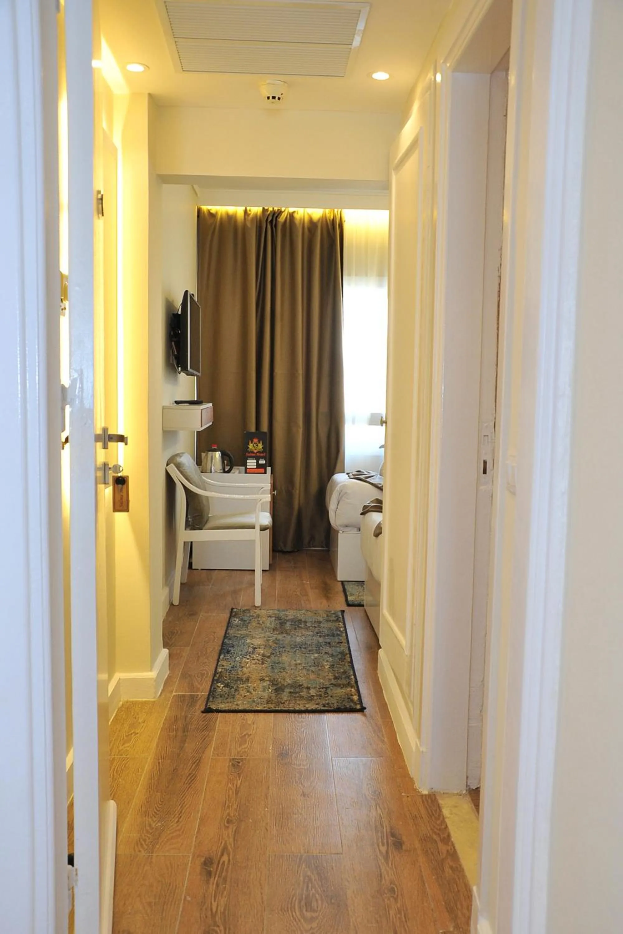 Facade/entrance, Bed in Salma Hotel Cairo