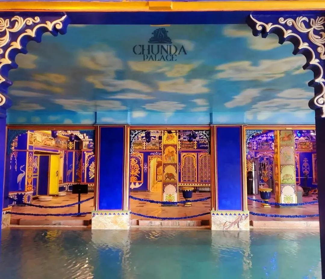 Swimming pool in Chunda Palace