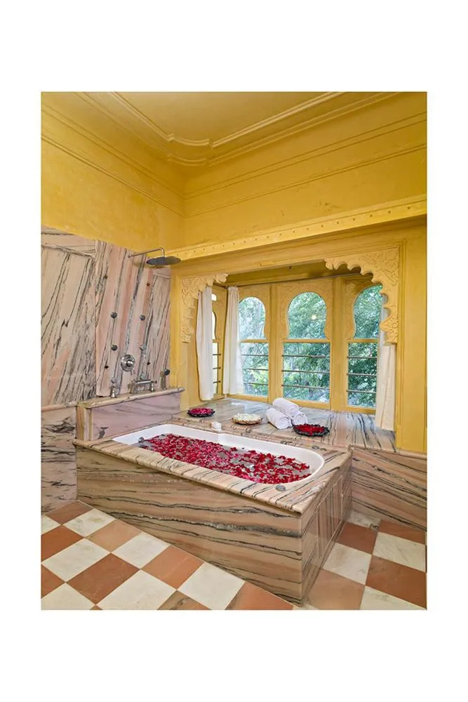 Bathroom, Bed in Chunda Palace