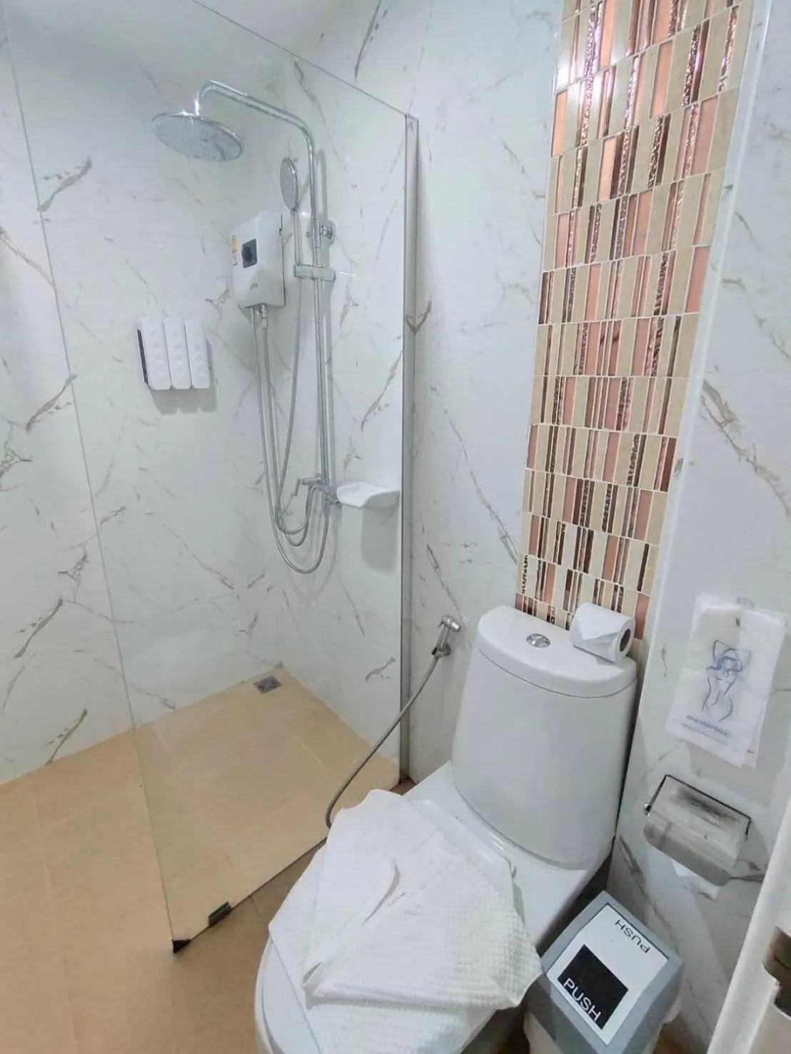 Bathroom in Bann Tawan Hostel Chiang Rai