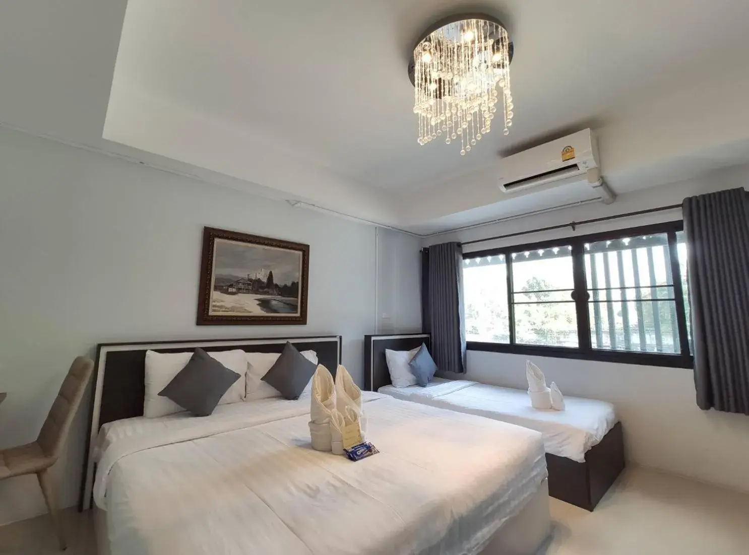 Deluxe Triple Room in Bann Tawan Hostel Chiang Rai Deluxe Triple Room in Bann Tawan Hostel Chiang Rai