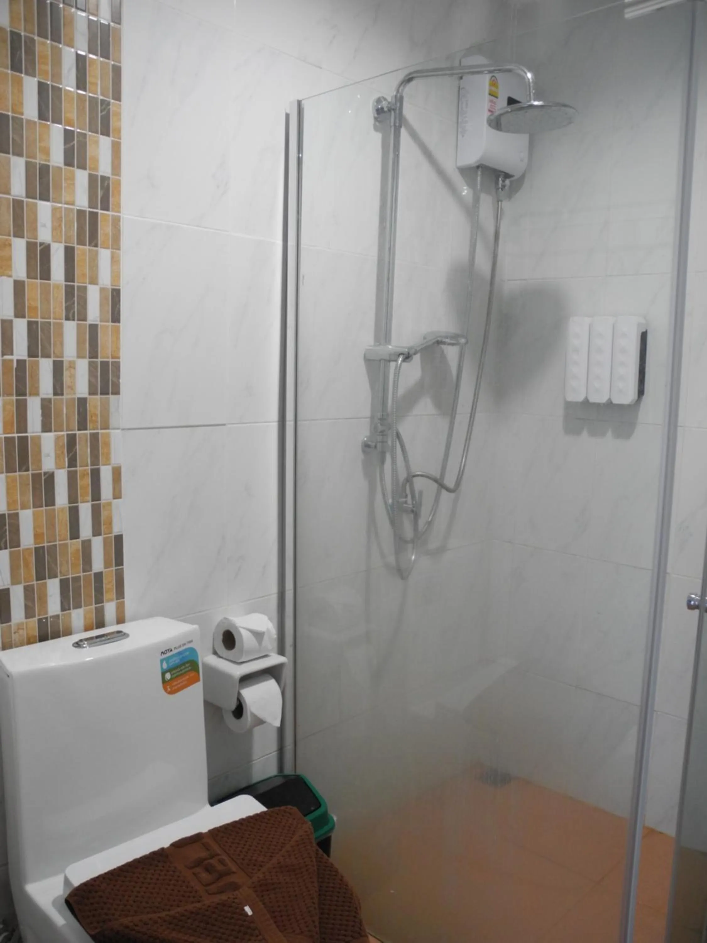 Shower in Bann Tawan Hostel Chiang Rai
