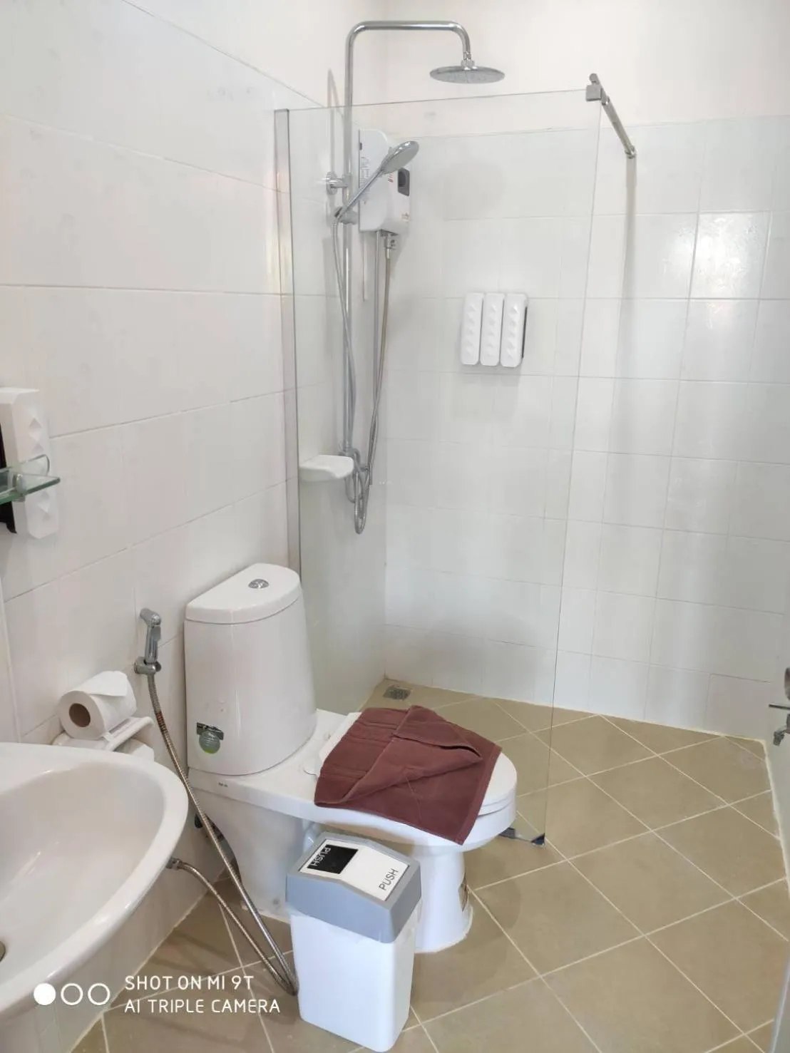 Shower in Bann Tawan Hostel Chiang Rai