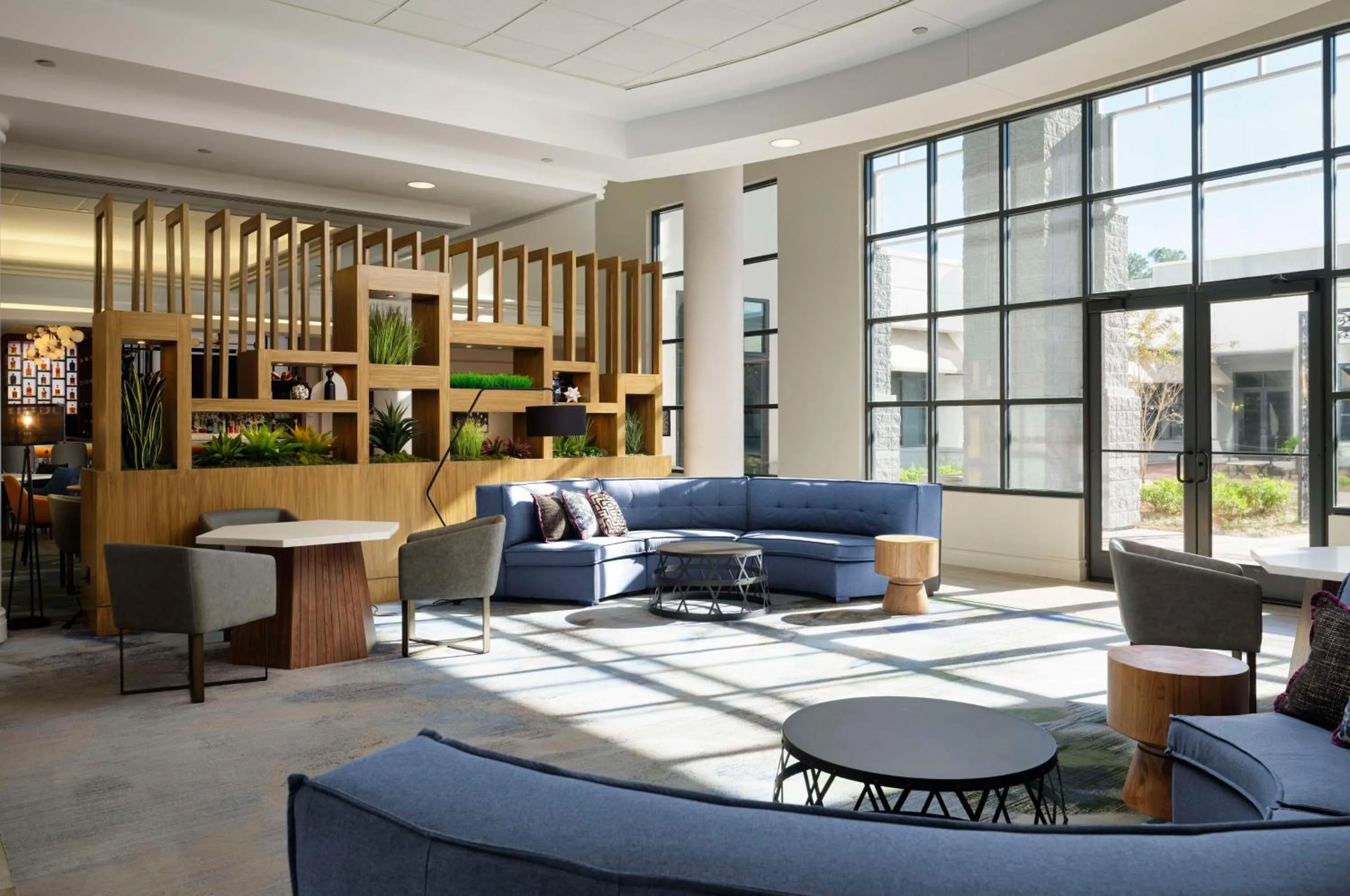 Lobby or reception in Hilton New Orleans Airport