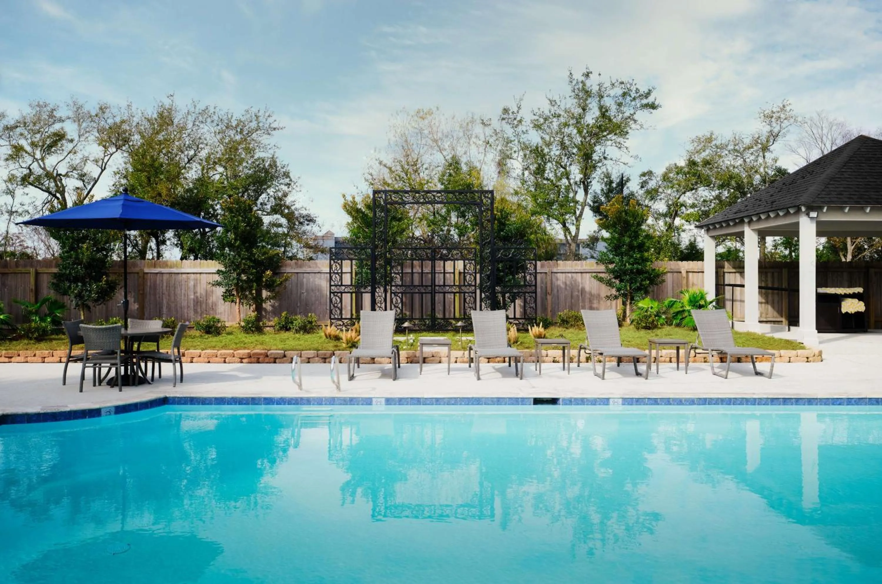 Pool view in Hilton New Orleans Airport