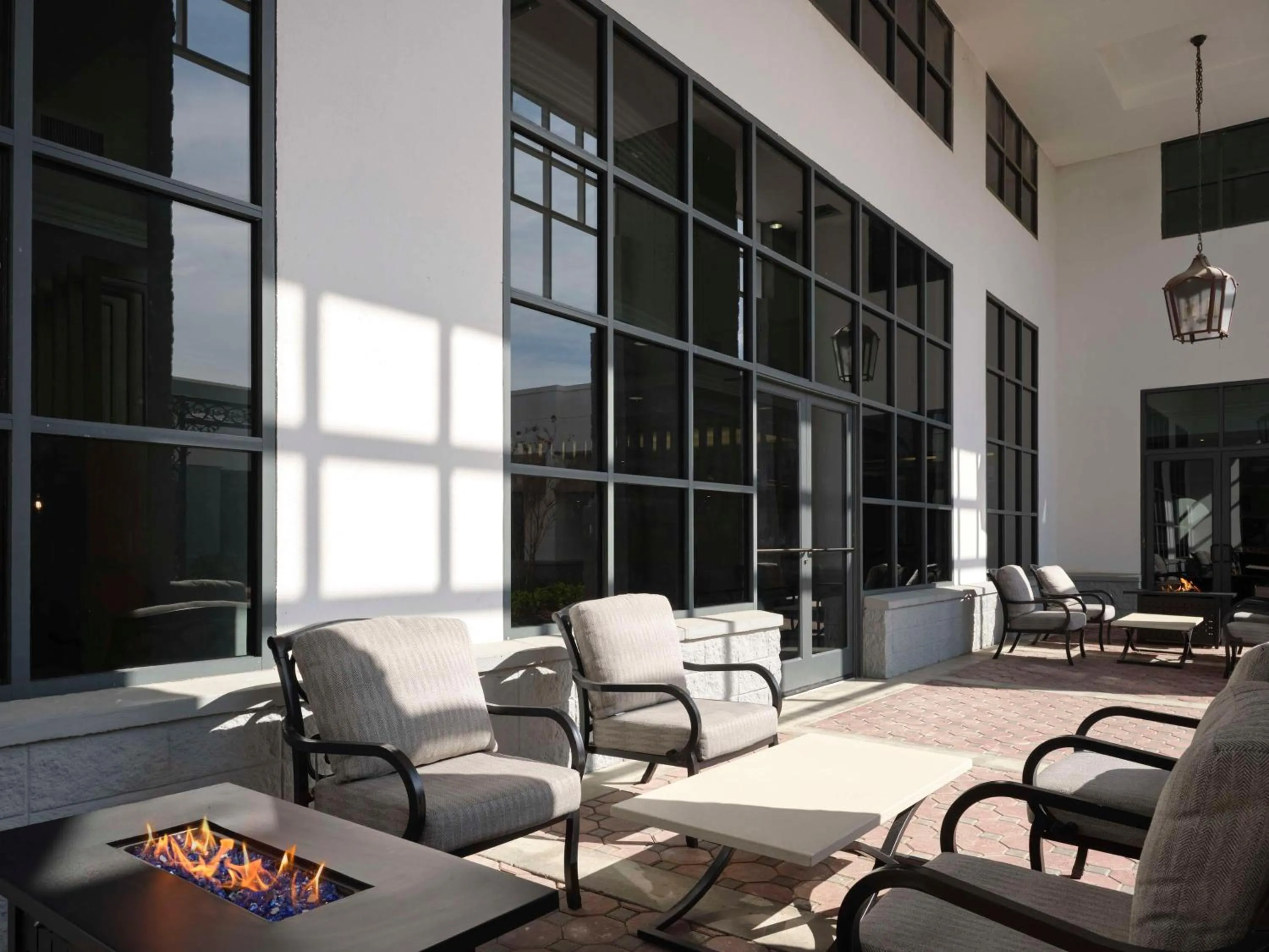 Patio in Hilton New Orleans Airport