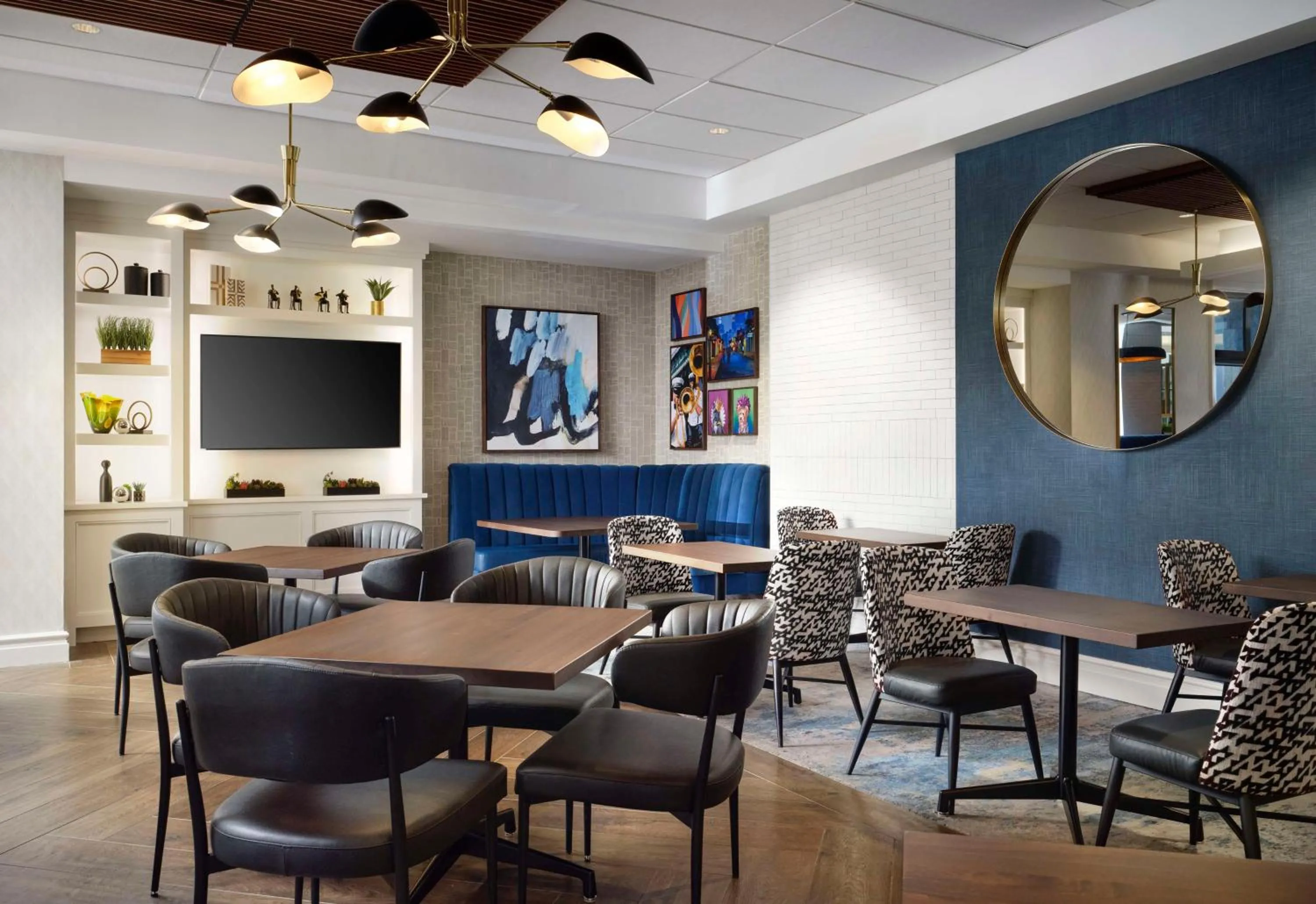 Restaurant/places to eat in Hilton New Orleans Airport