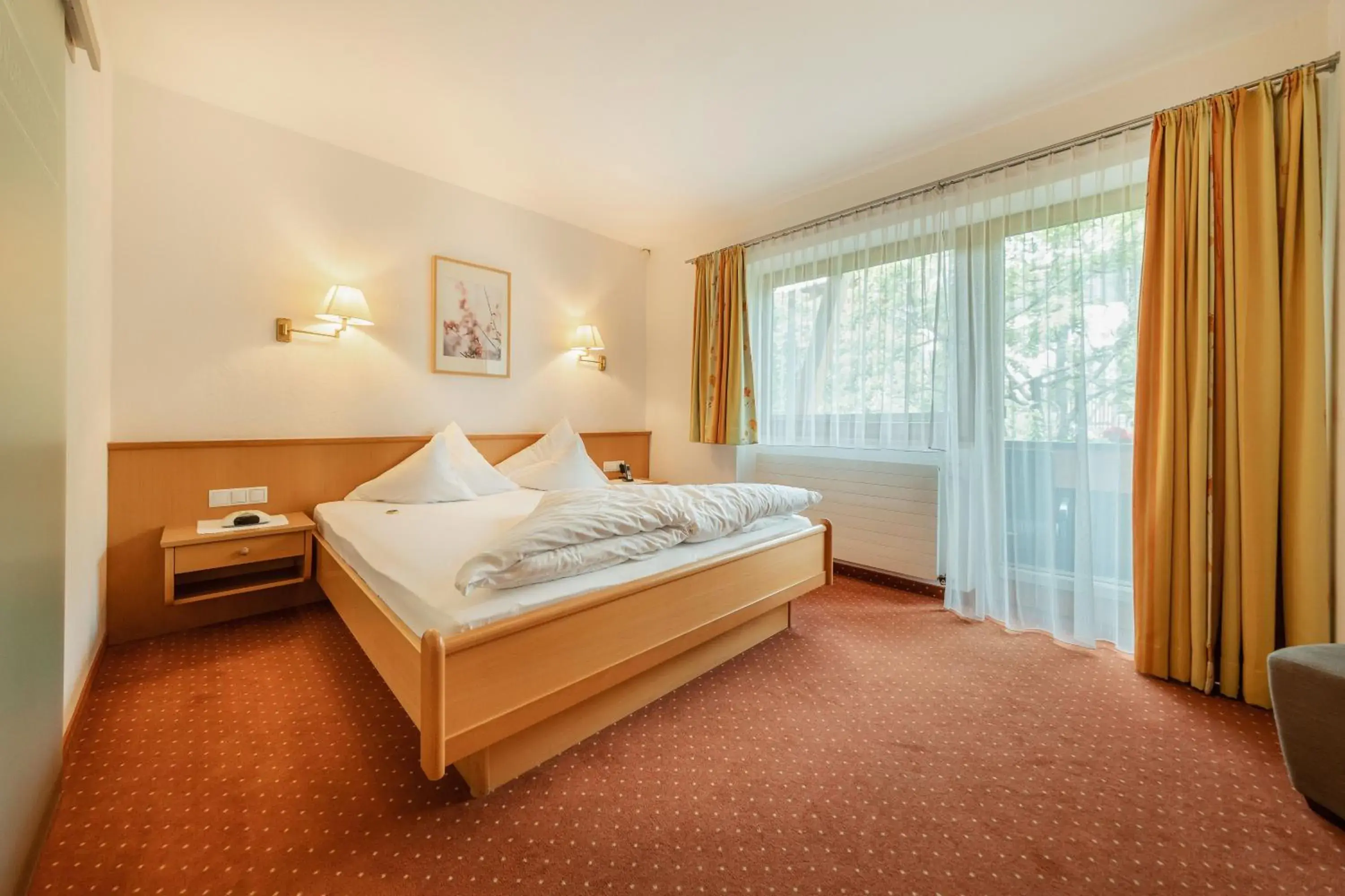 Comfort Double Room with Balcony in Kräuterhotel Hochzillertal Comfort Double Room with Balcony in Kräuterhotel Hochzillertal