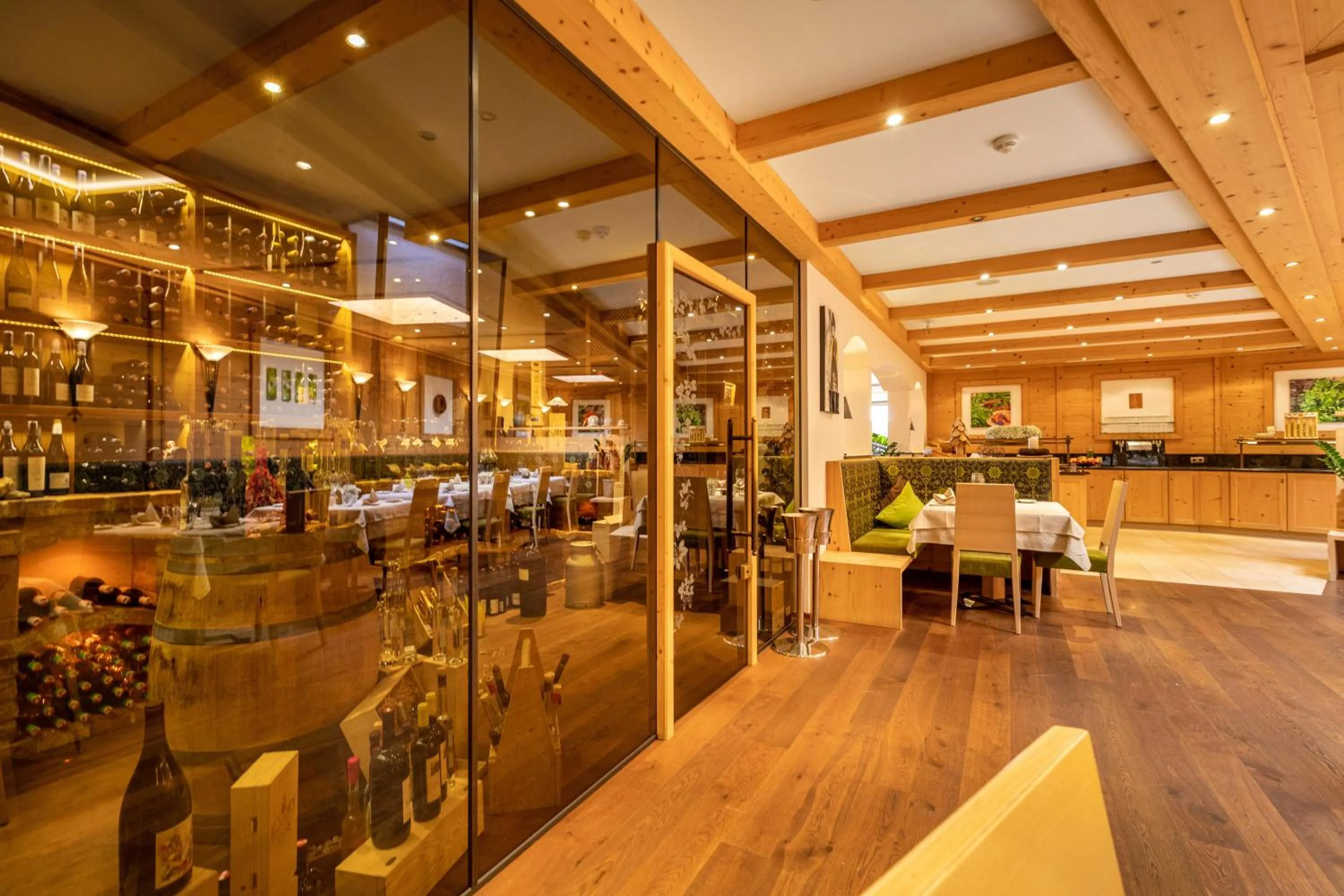 Restaurant/places to eat in Kräuterhotel Hochzillertal