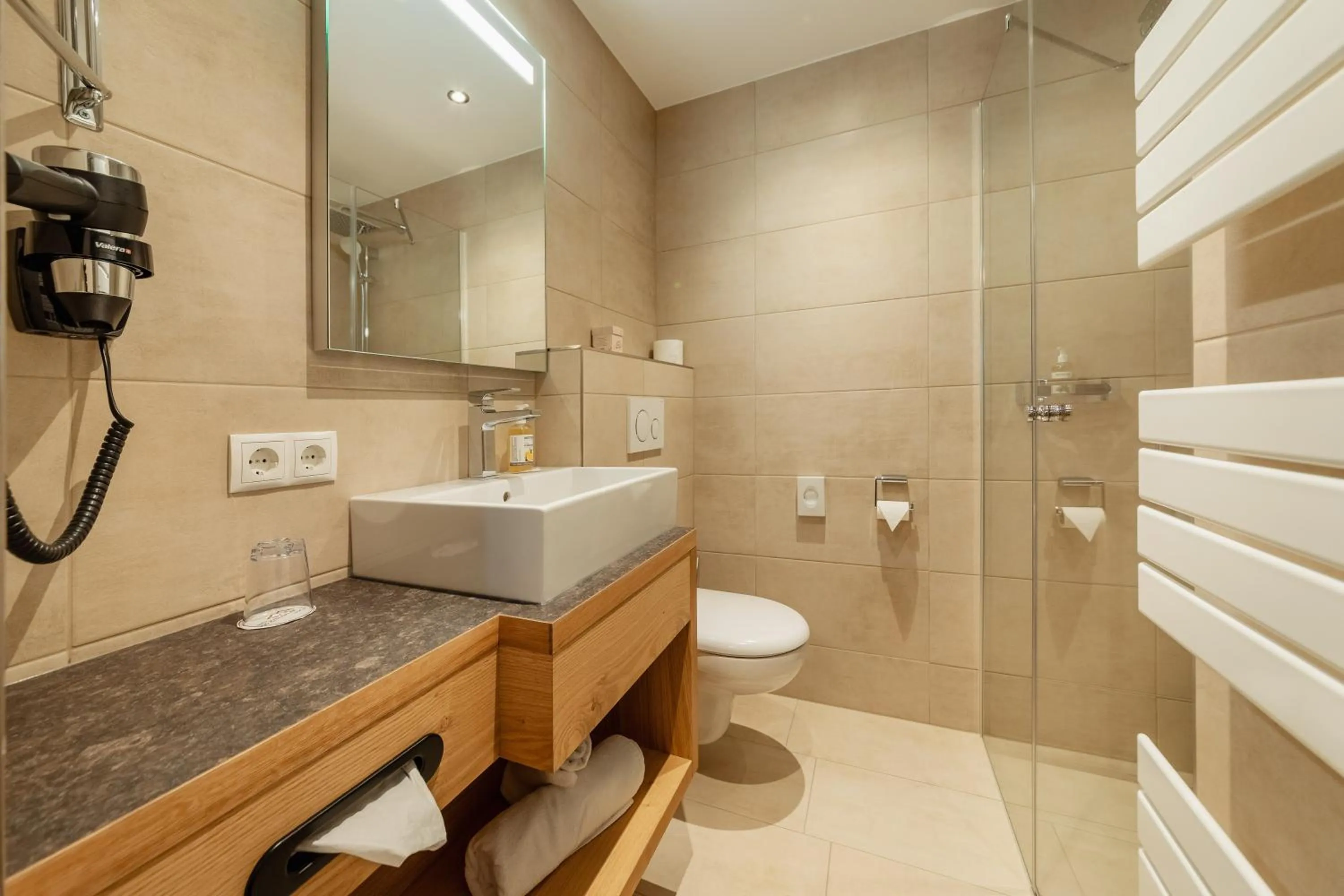 Toilet in Kräuterhotel Hochzillertal