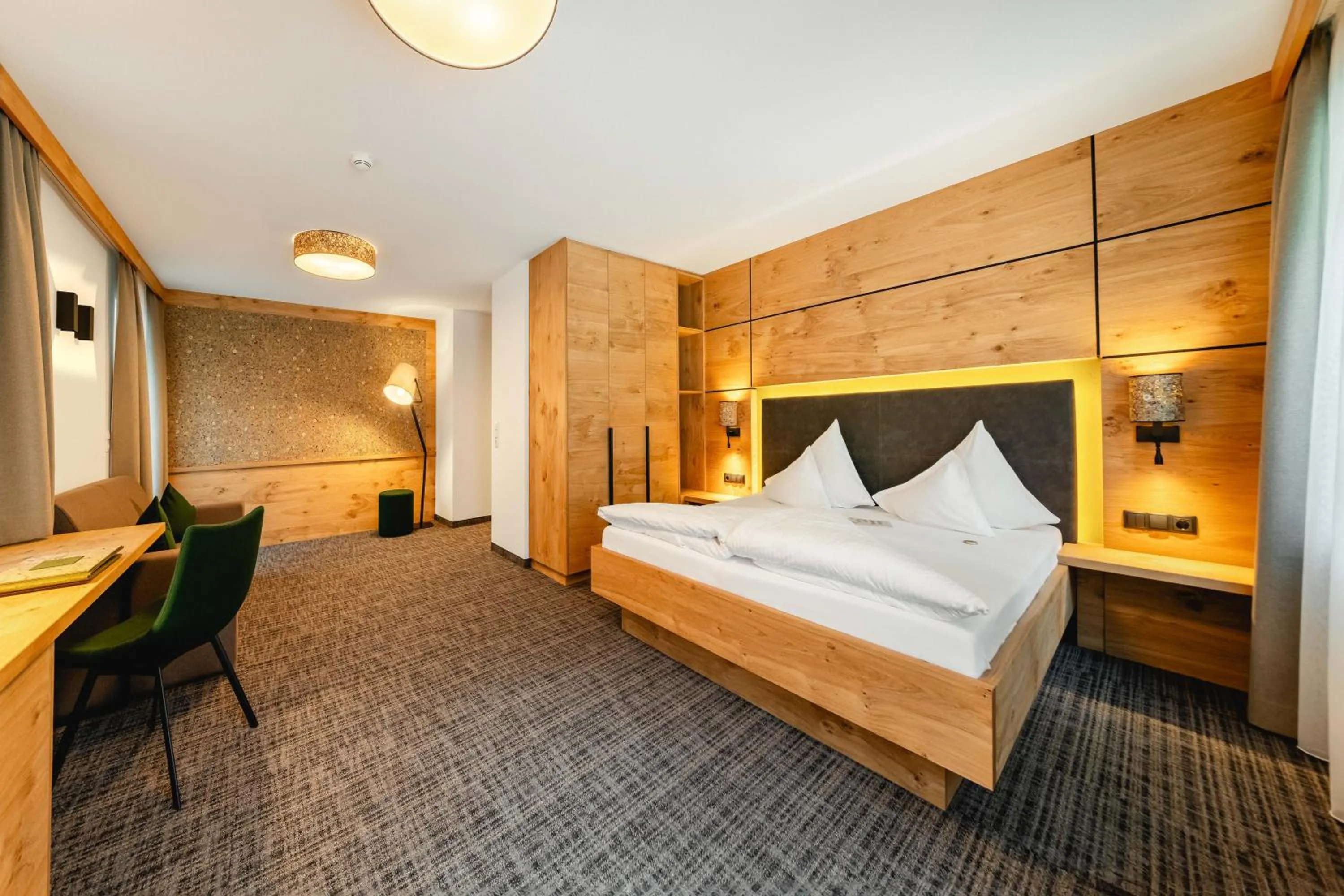 Photo of the whole room, Bed in Kräuterhotel Hochzillertal