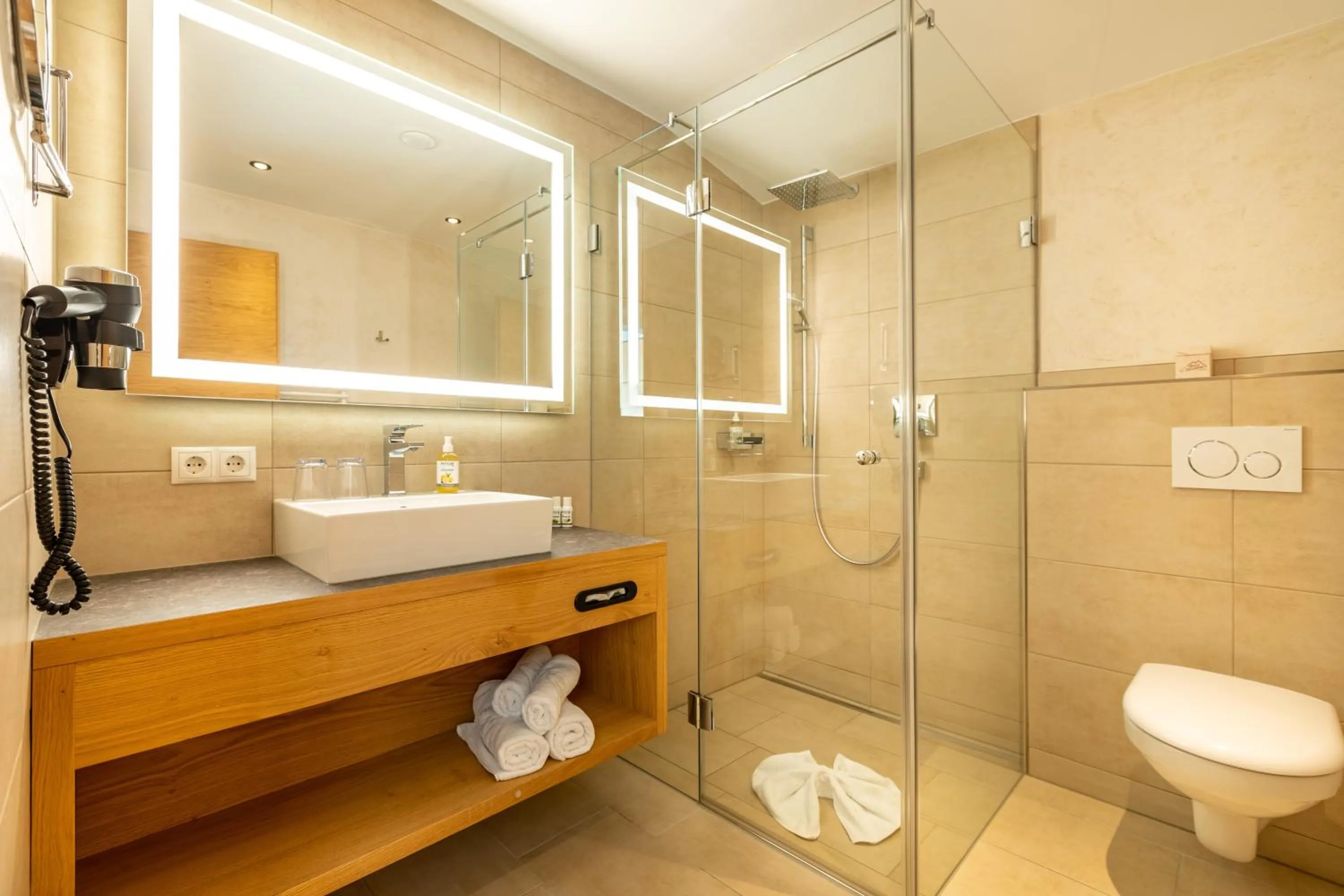 Bathroom in Kräuterhotel Hochzillertal