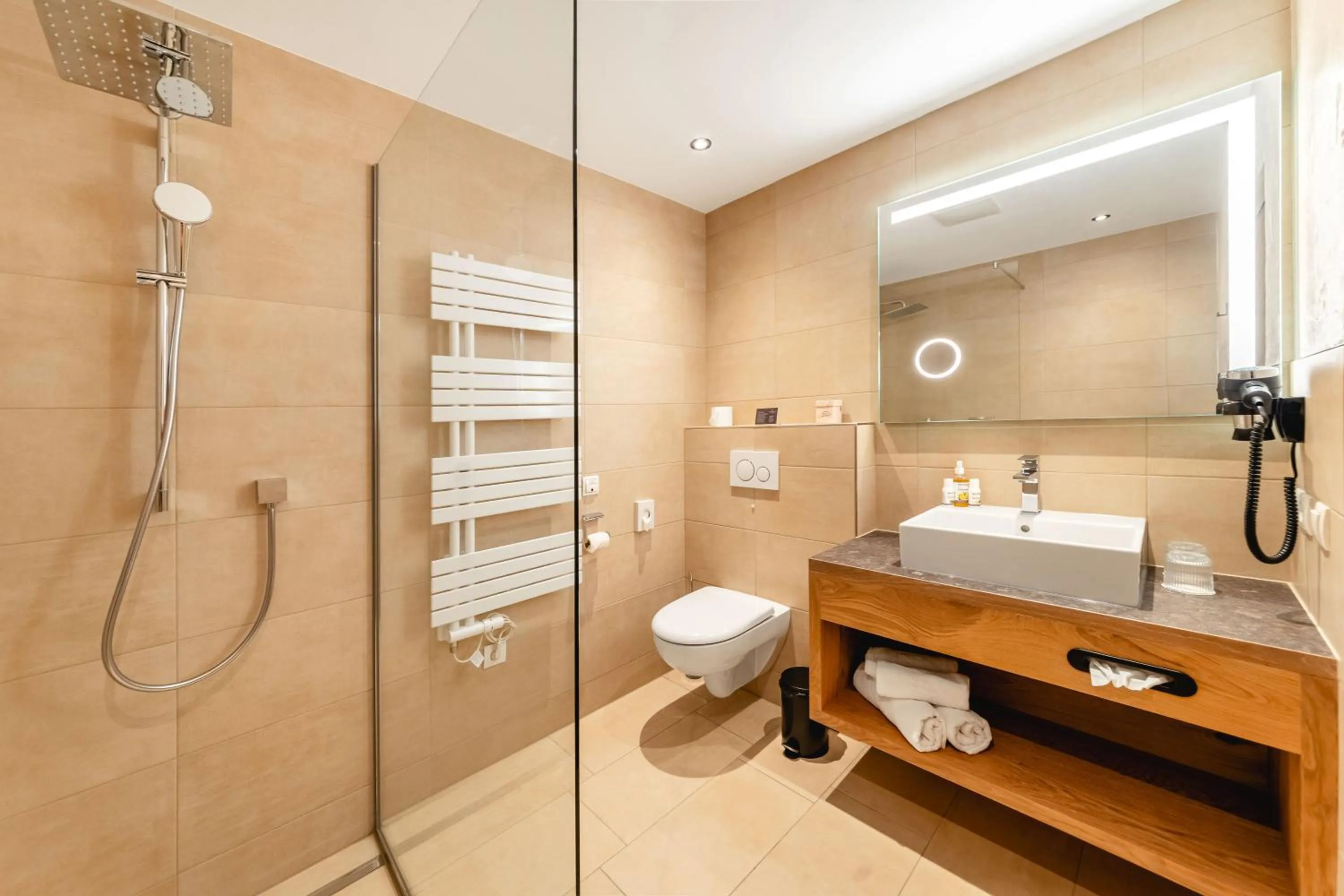 Bathroom in Kräuterhotel Hochzillertal