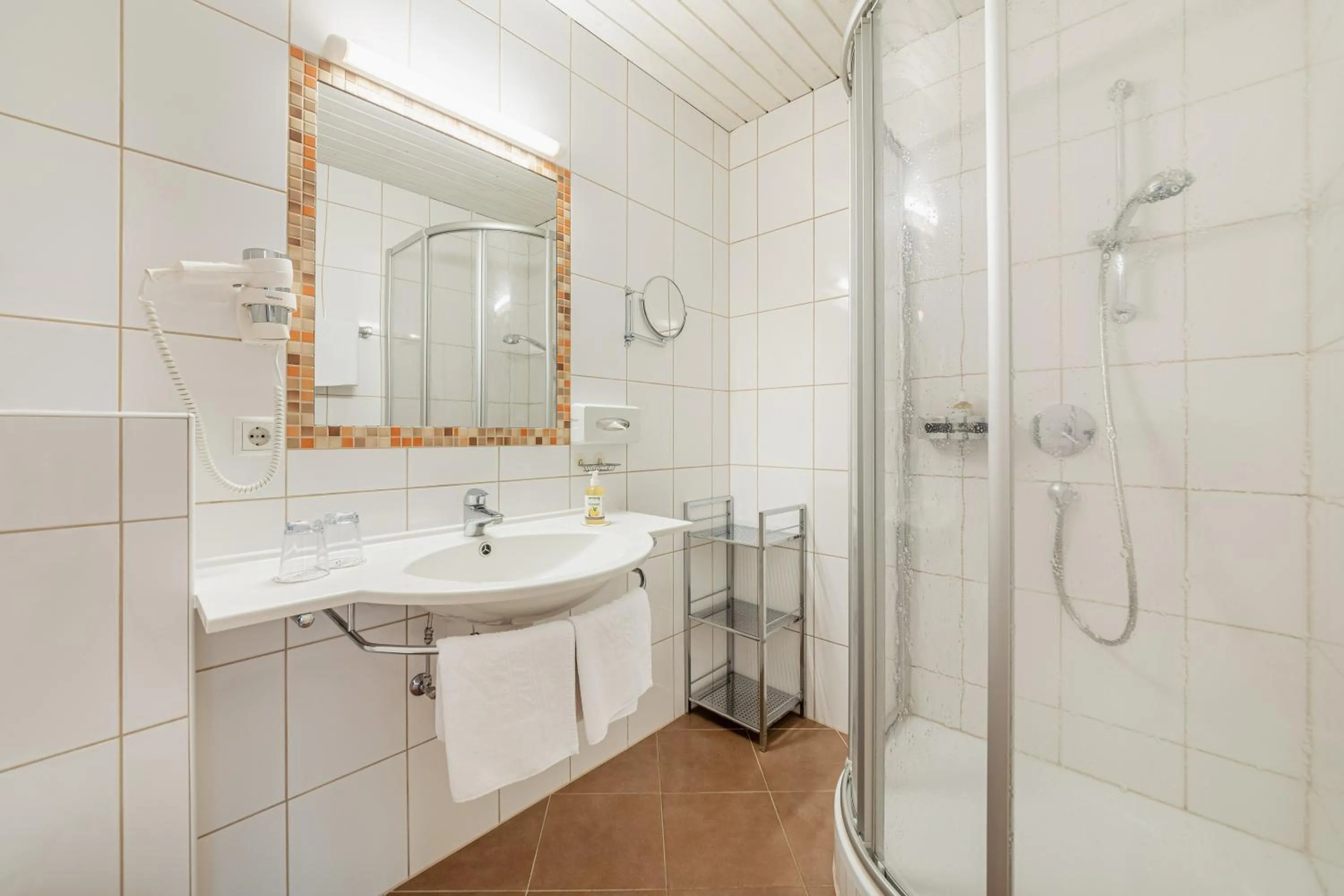 Bathroom in Kräuterhotel Hochzillertal
