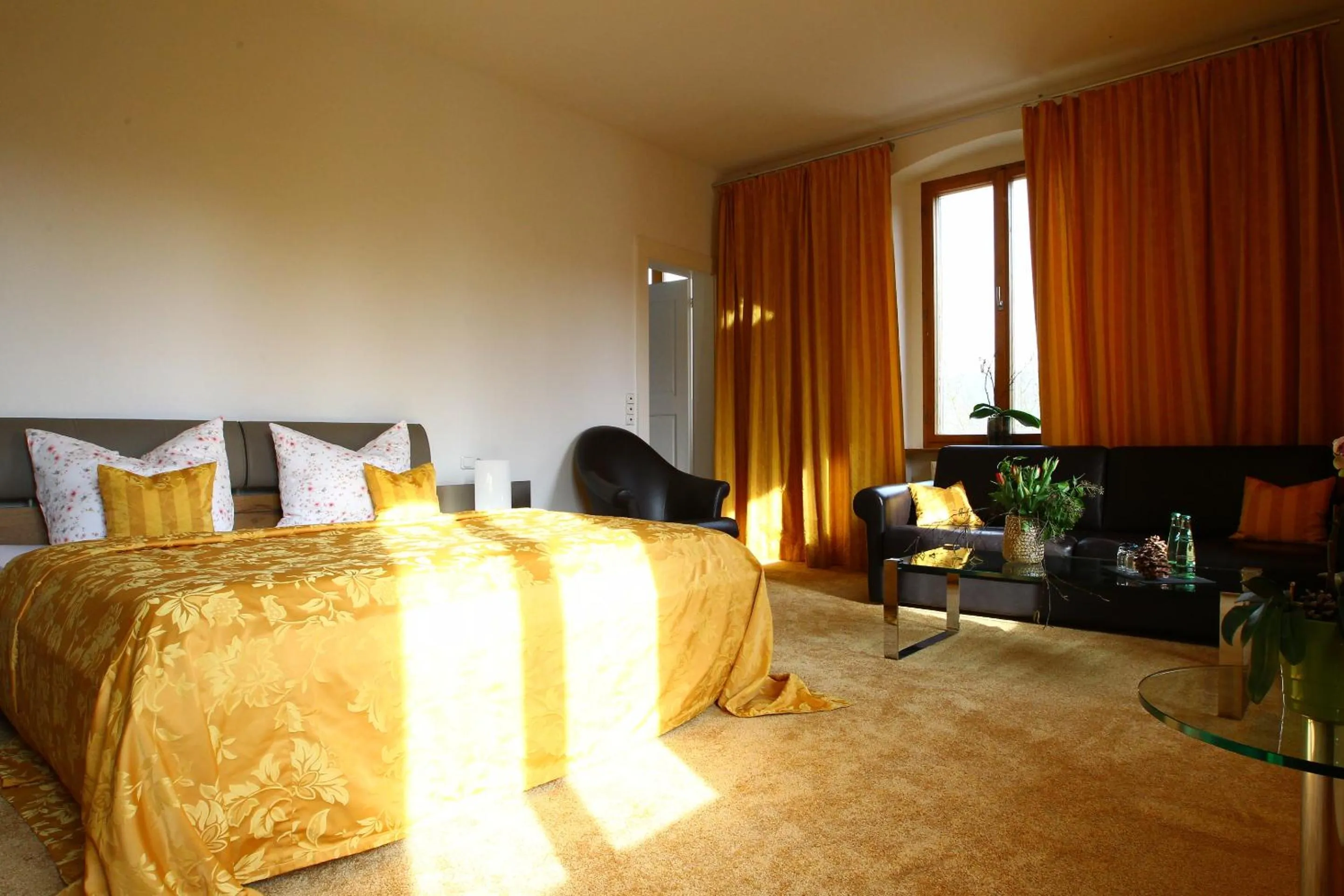 Bedroom, Bed in Hotel & Restaurant Schloss Weißenburg