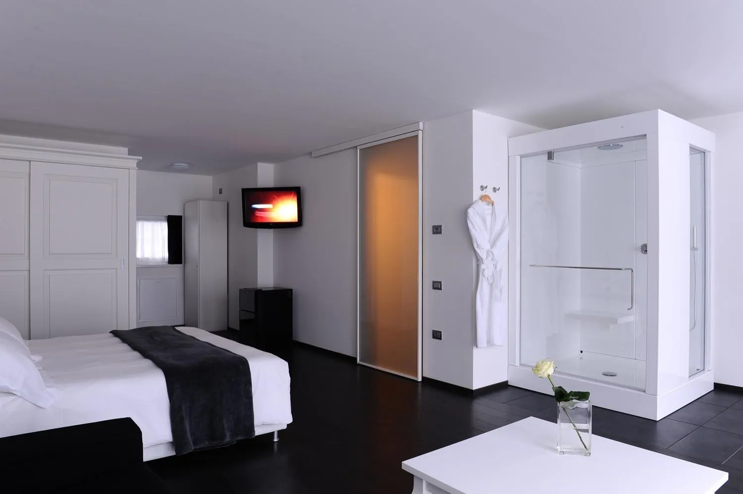 Photo of the whole room, Bed in Muu Village