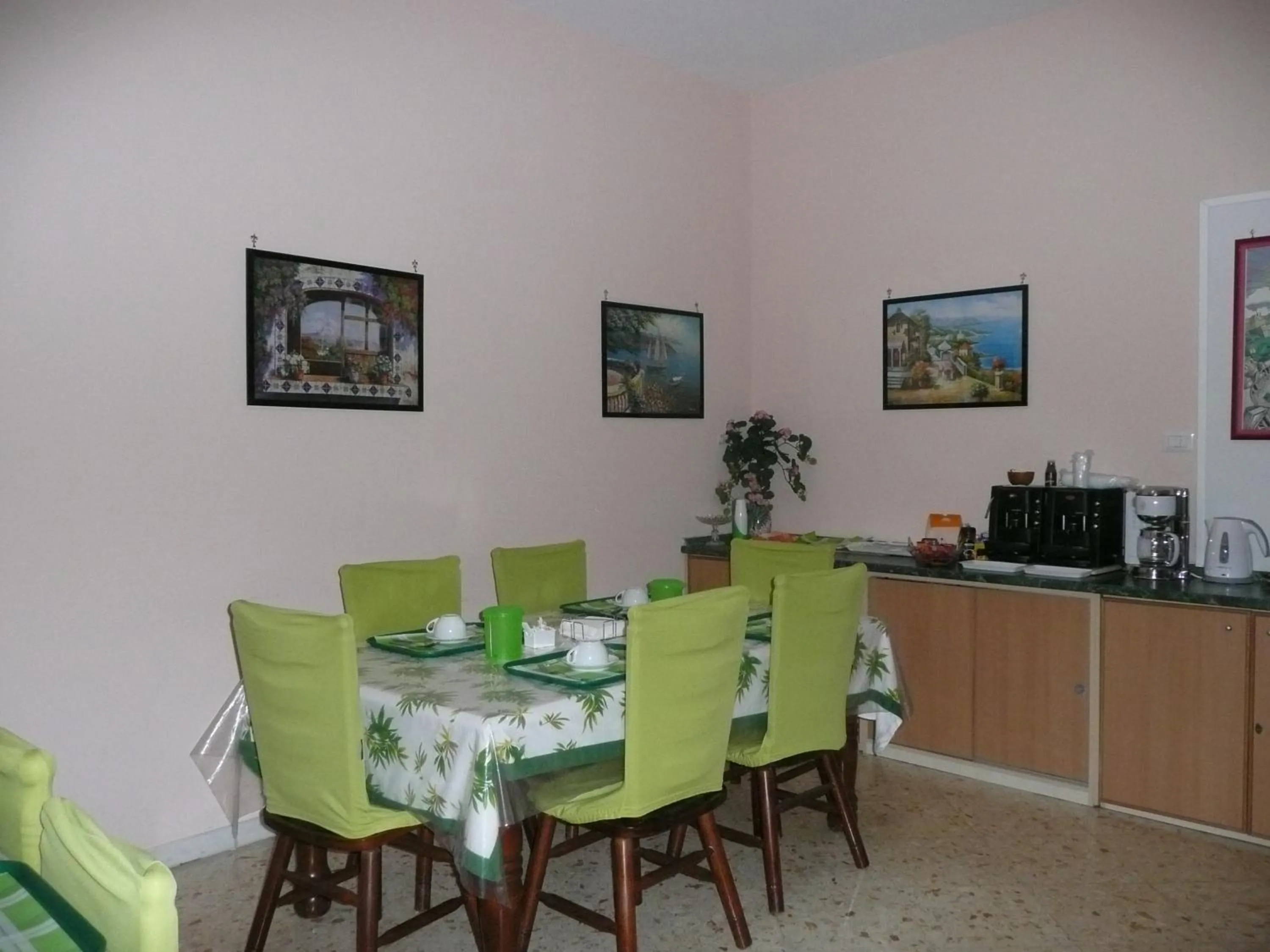 Restaurant/places to eat in I Papiri B&B Aparthotel