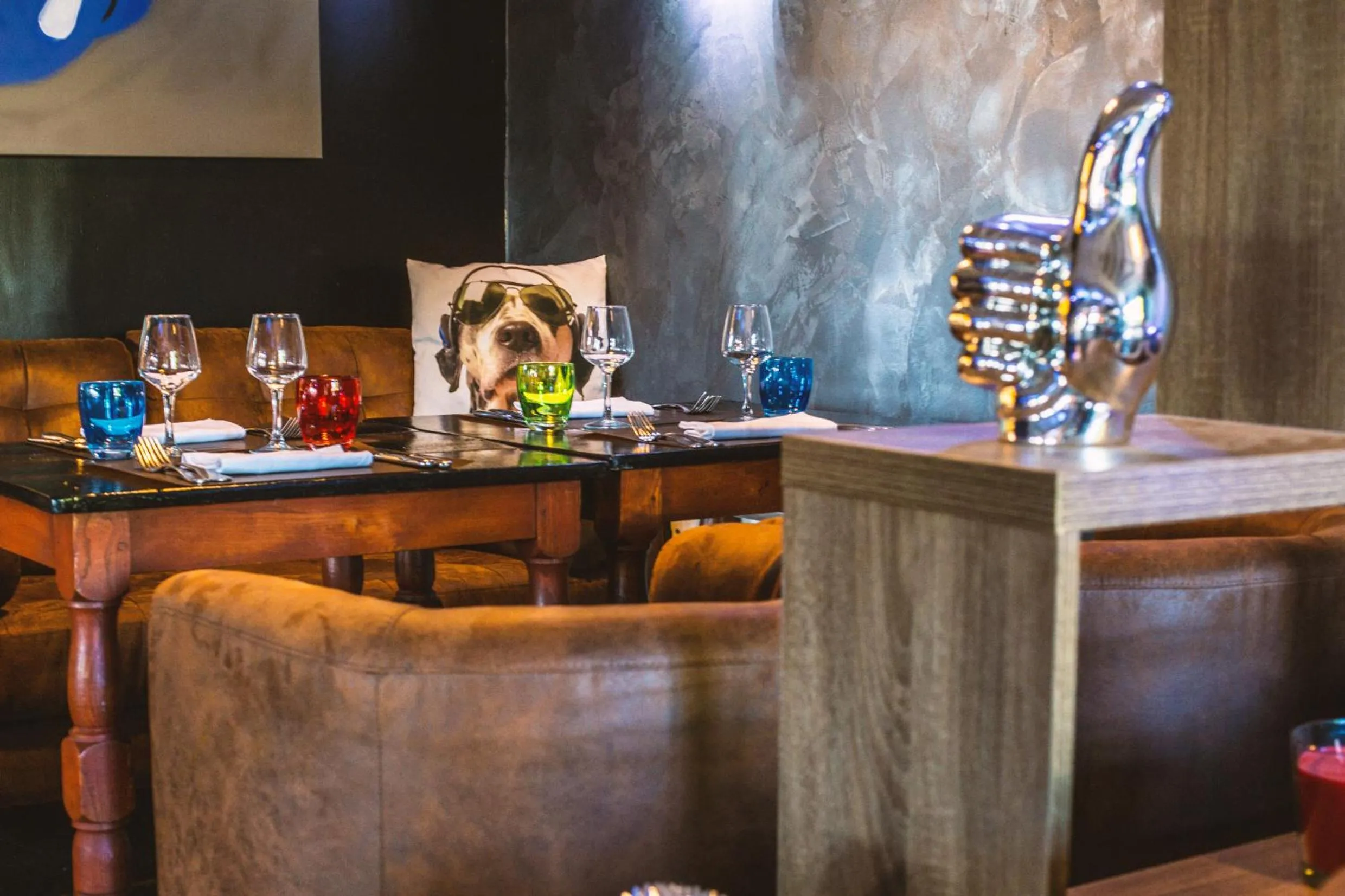 Restaurant/places to eat in Les Canisses