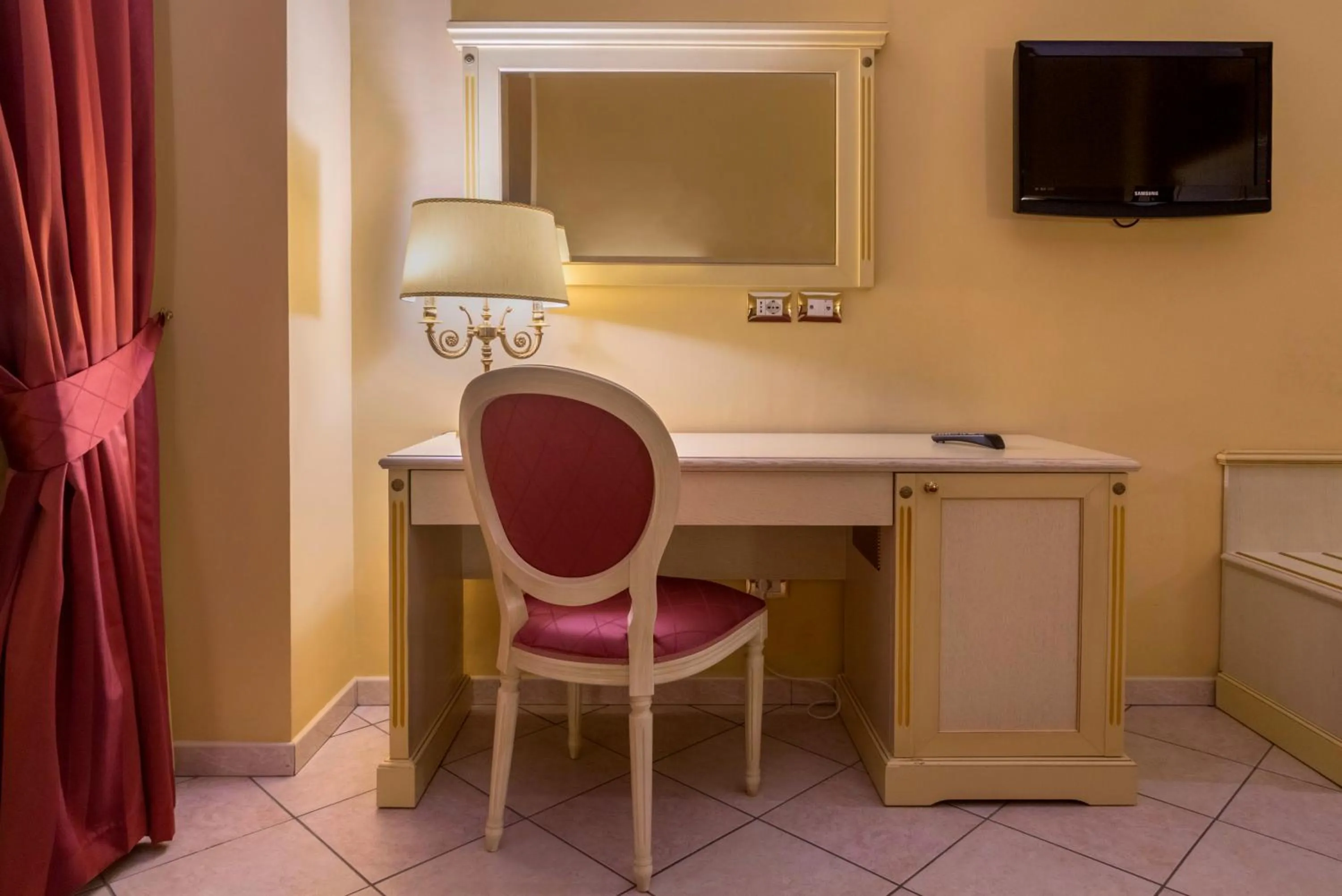 TV and multimedia in Hotel San Michele