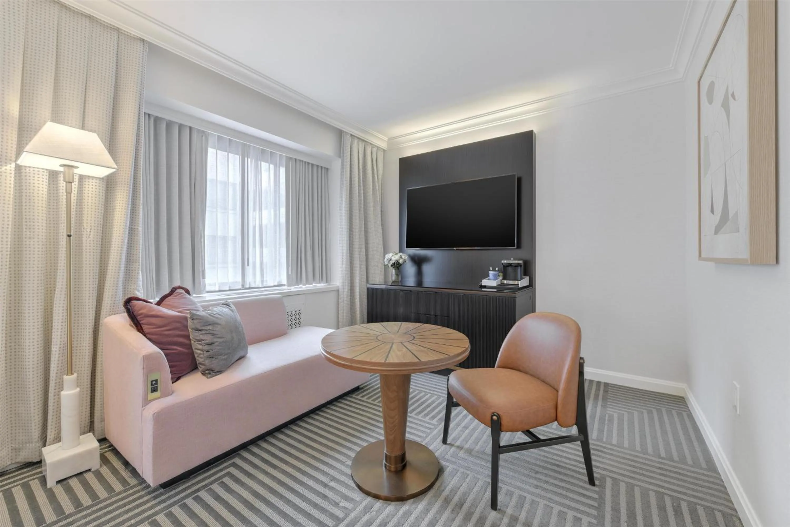 Living room in Capital Hilton