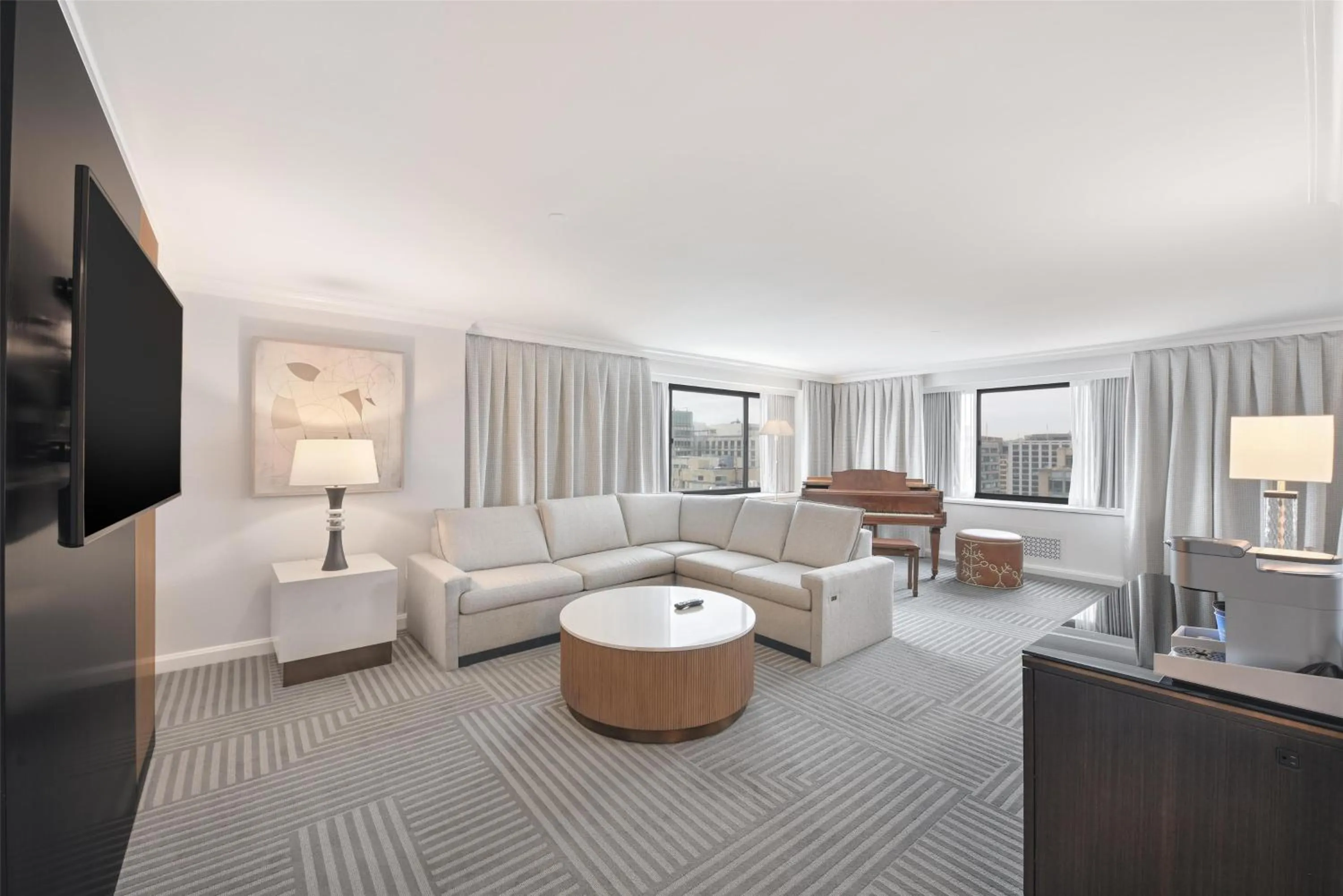 Living room in Capital Hilton