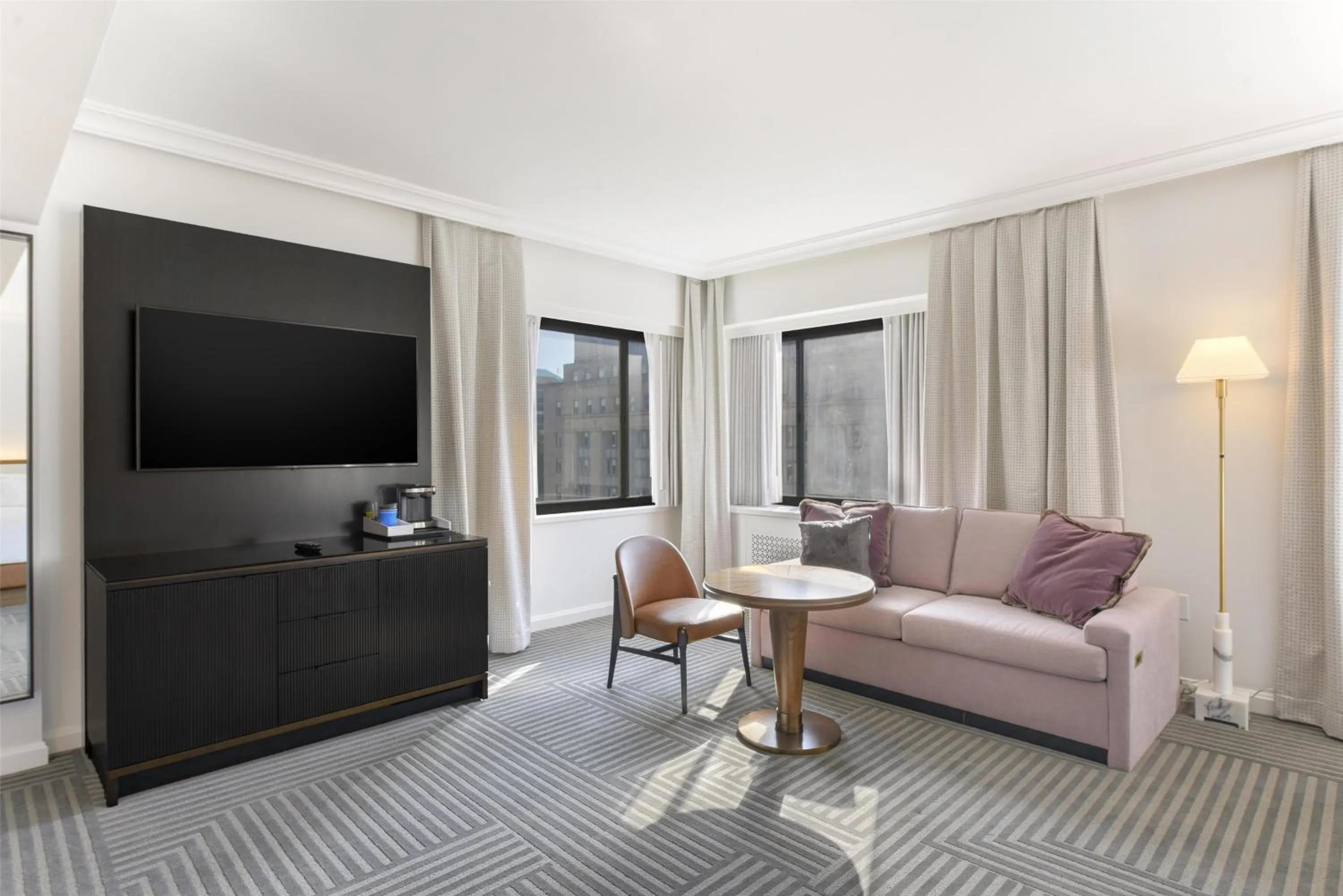 Living room in Capital Hilton