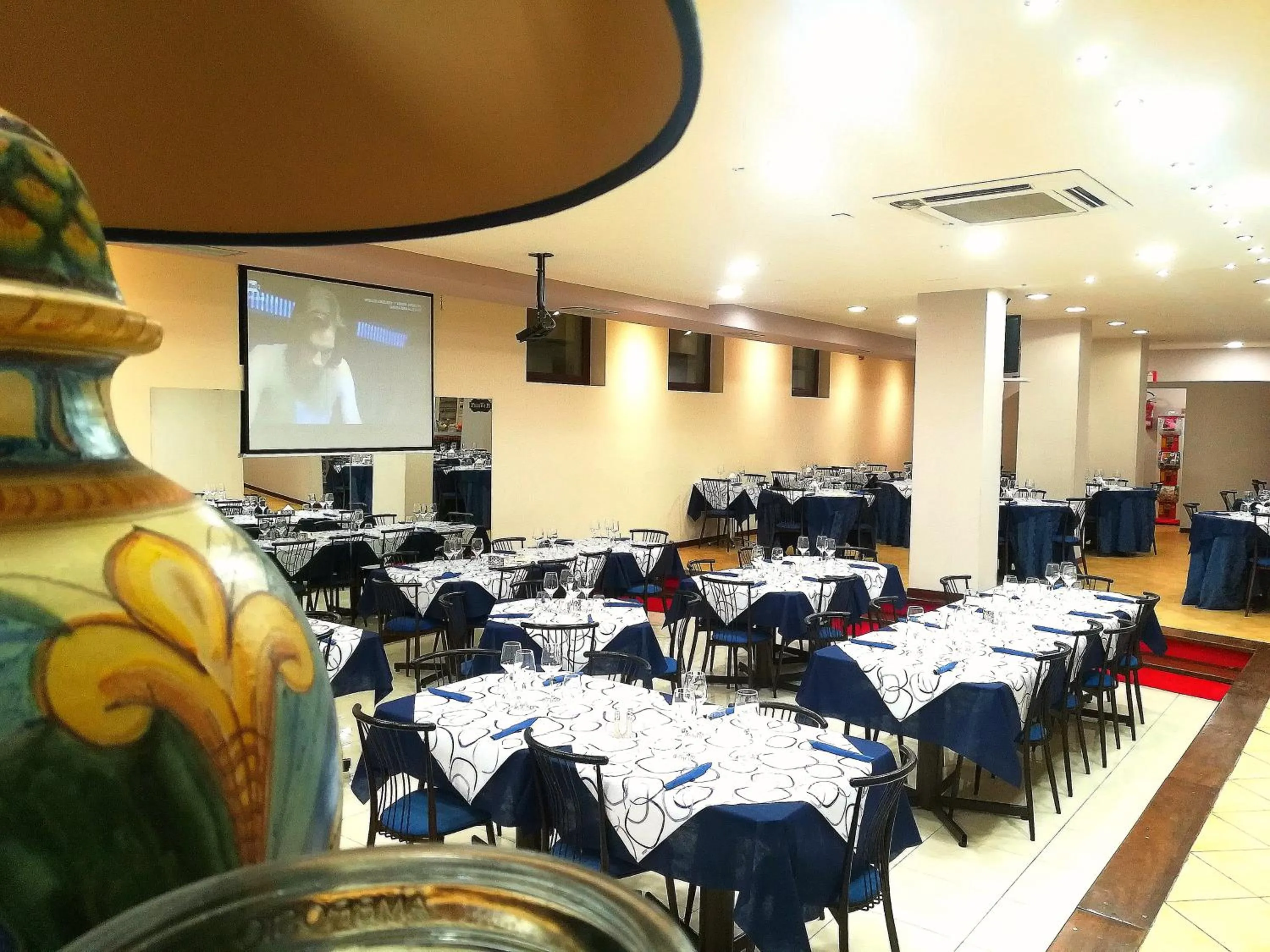 Restaurant/places to eat in Hotel Miravalle