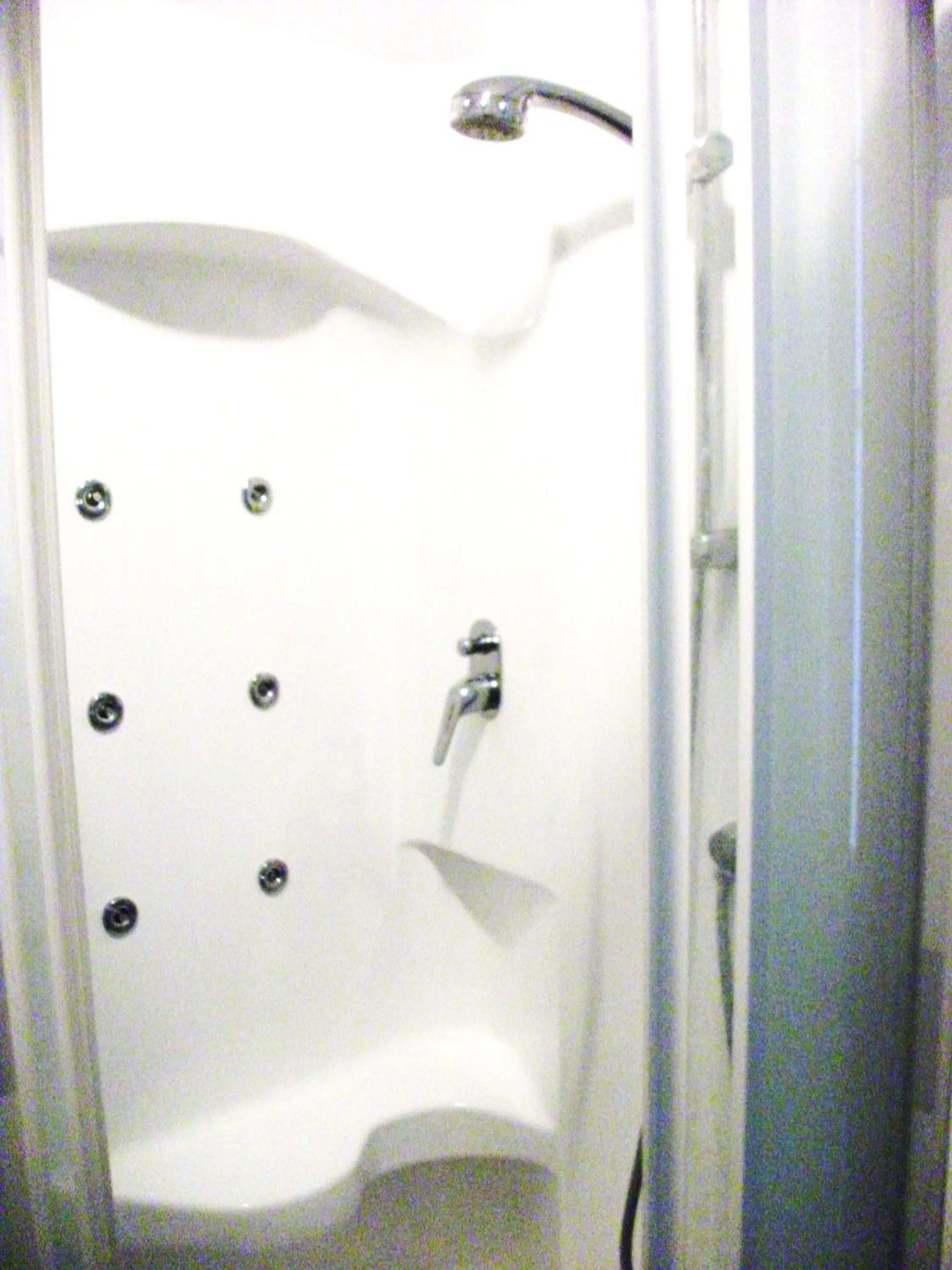 Shower in Hotel Miravalle