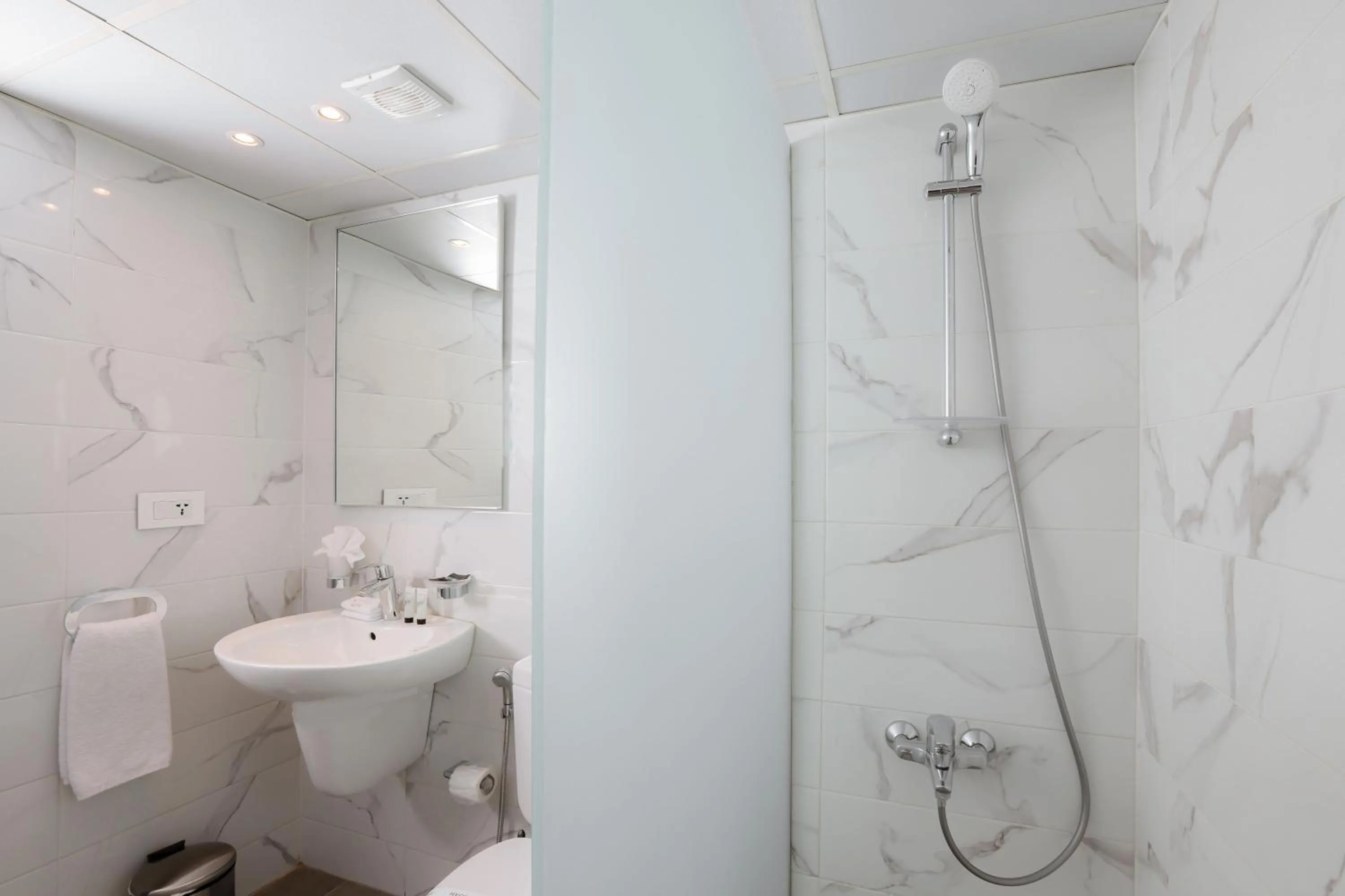 Shower in La Vida Suite