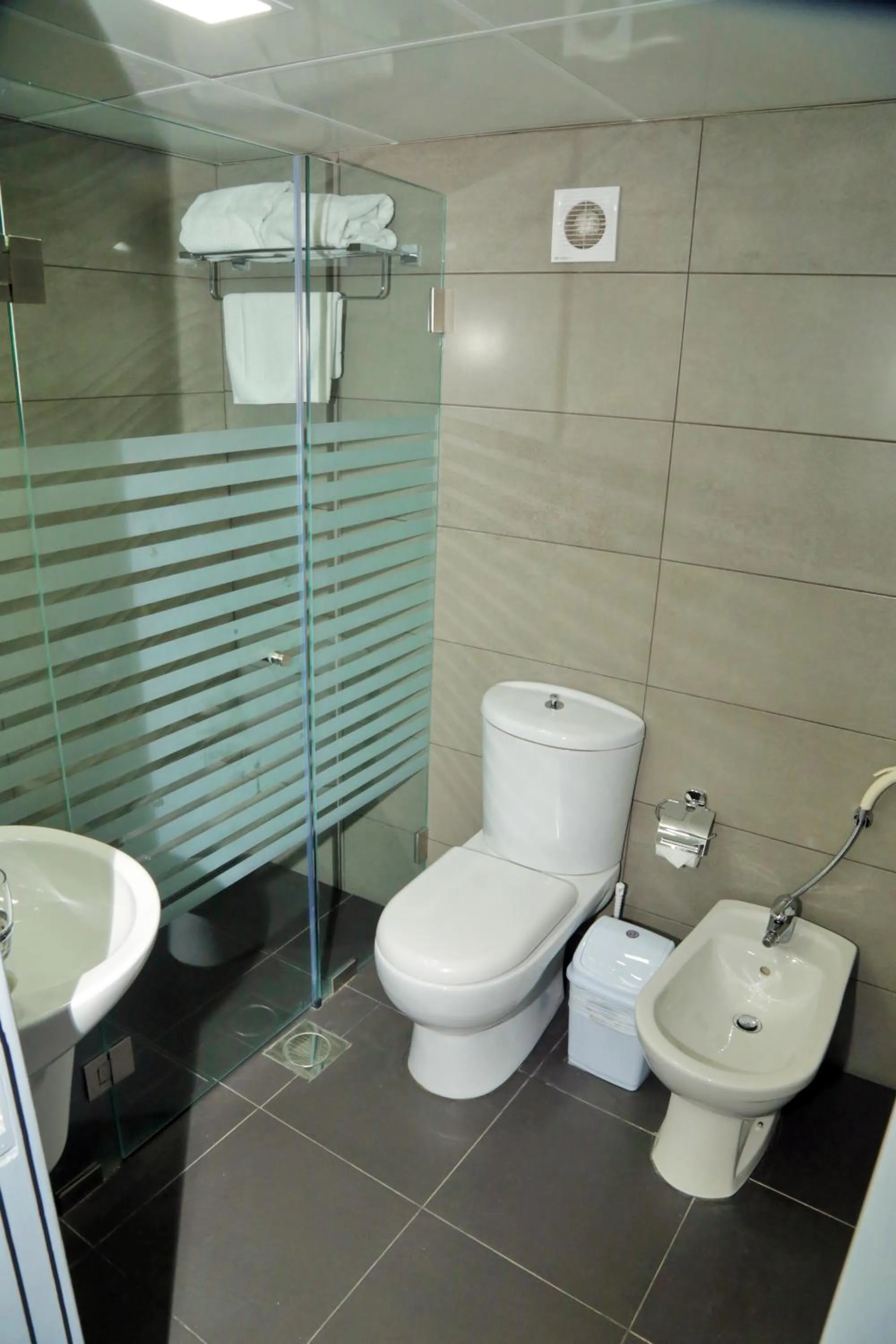 Shower in La Vida Suite