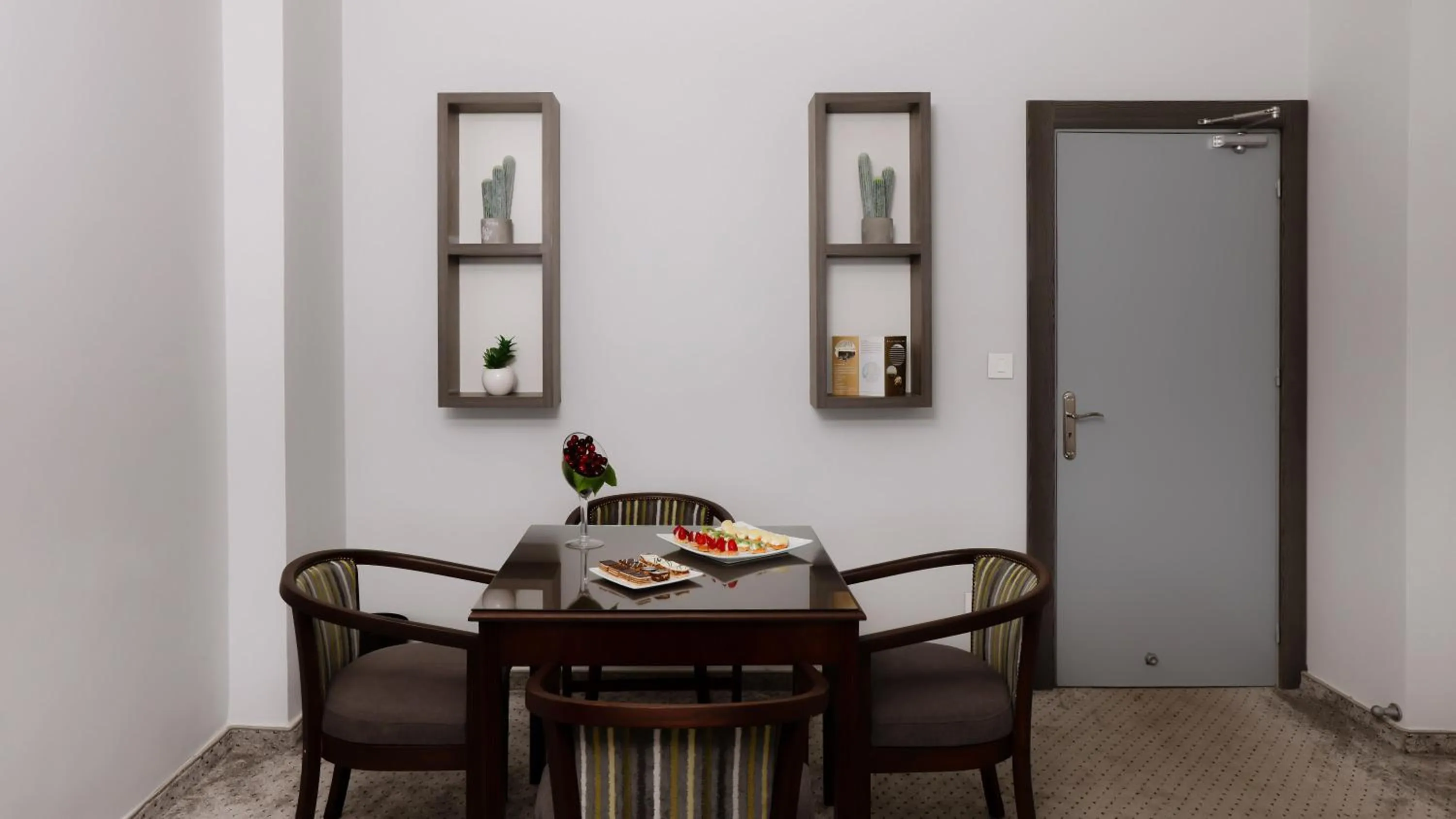 Dining area in La Vida Suite