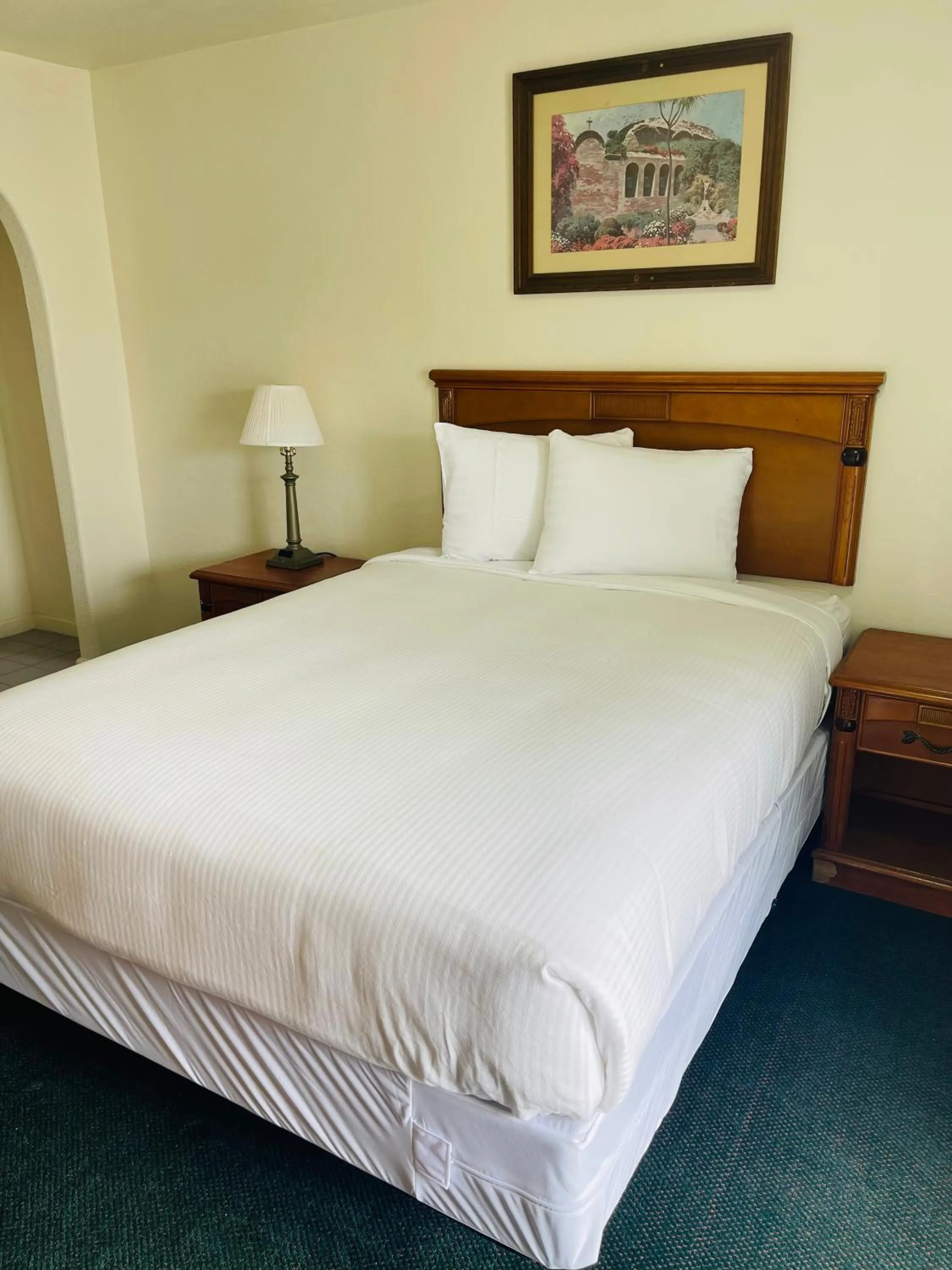Bed in Deluxe Inn