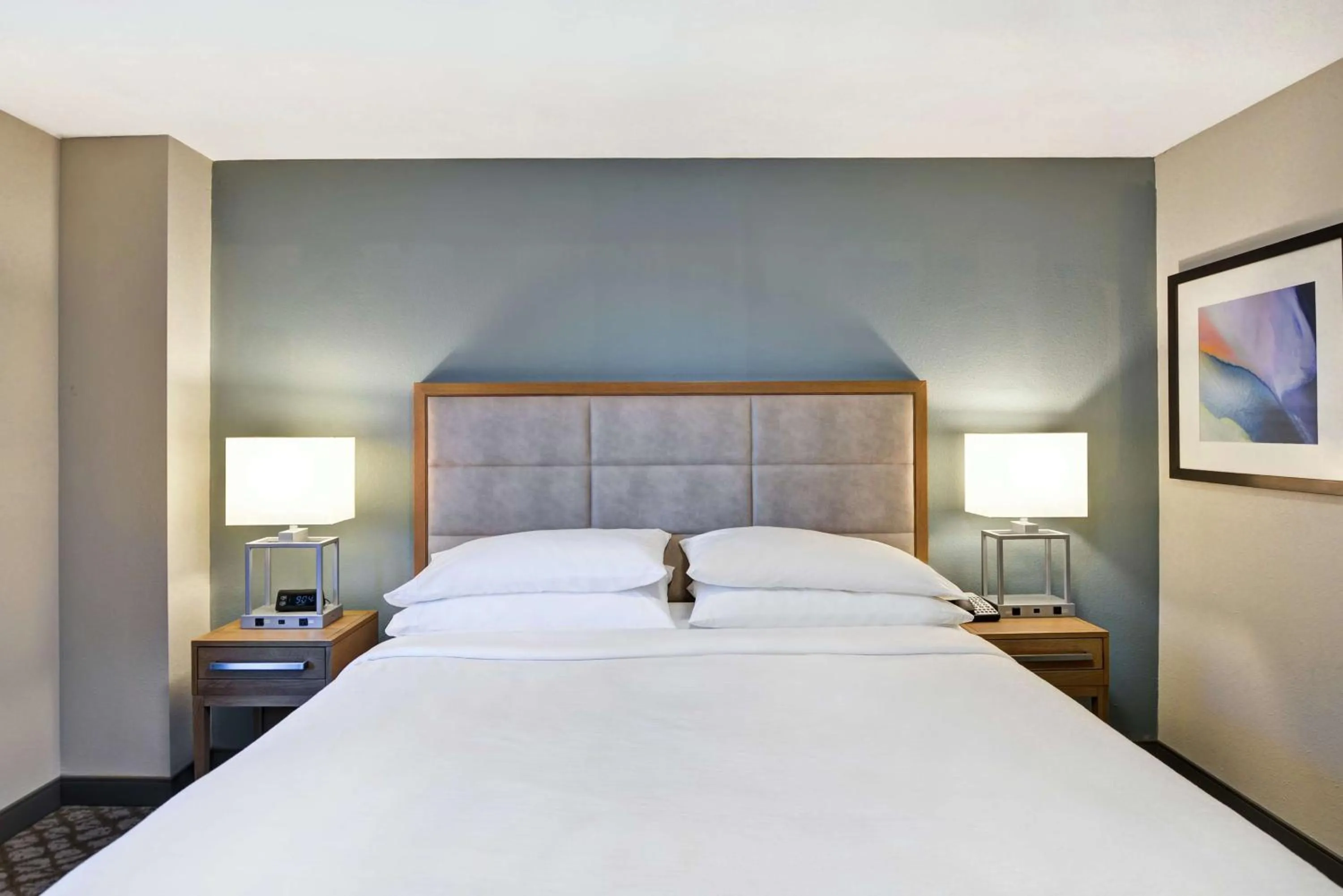 Bed in Embassy Suites by Hilton Orlando Downtown