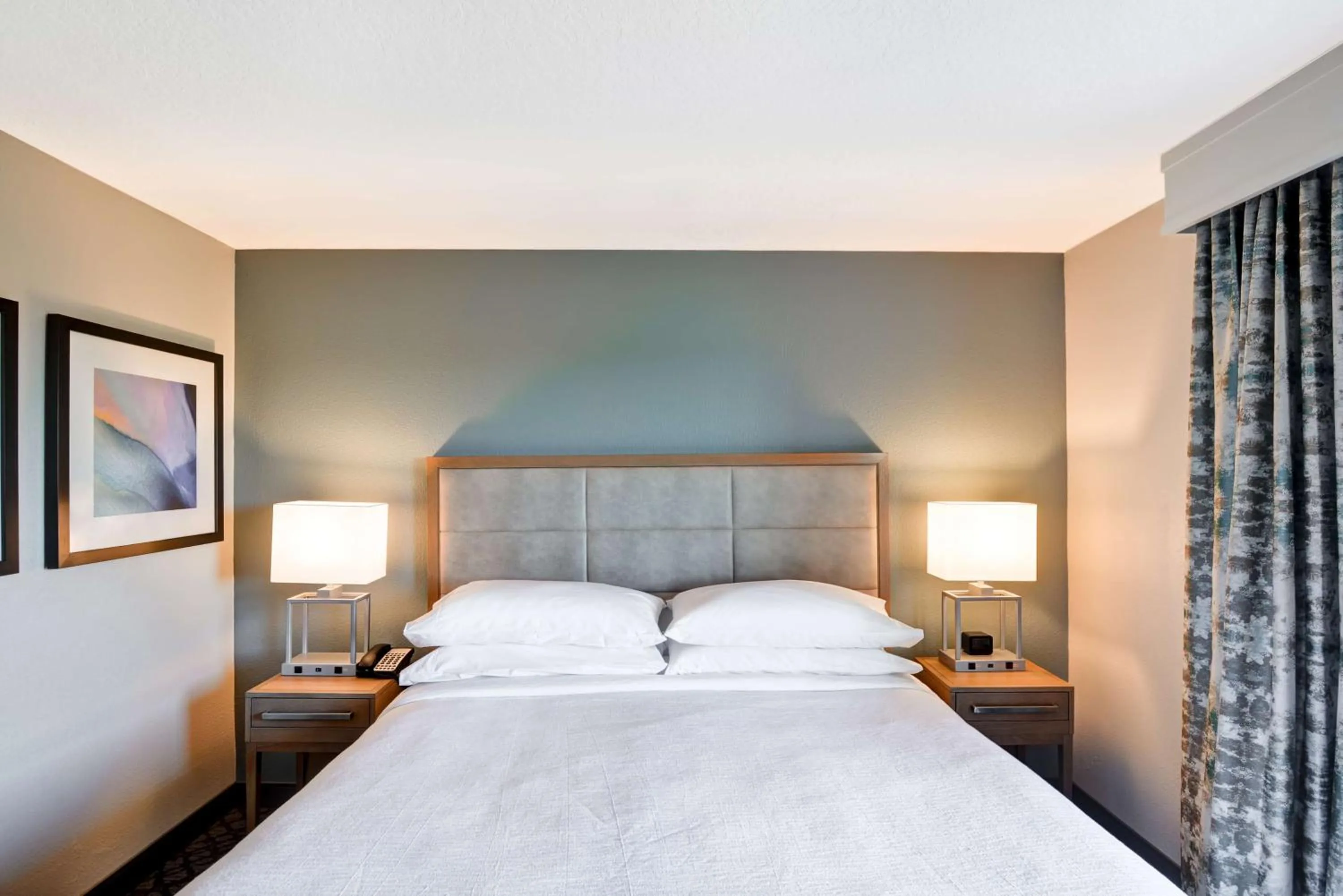 Bed in Embassy Suites by Hilton Orlando Downtown