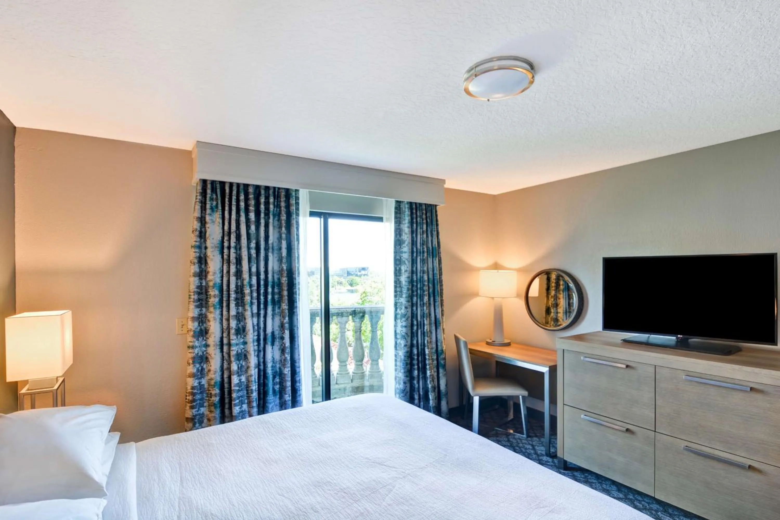 Bedroom, Bed in Embassy Suites by Hilton Orlando Downtown