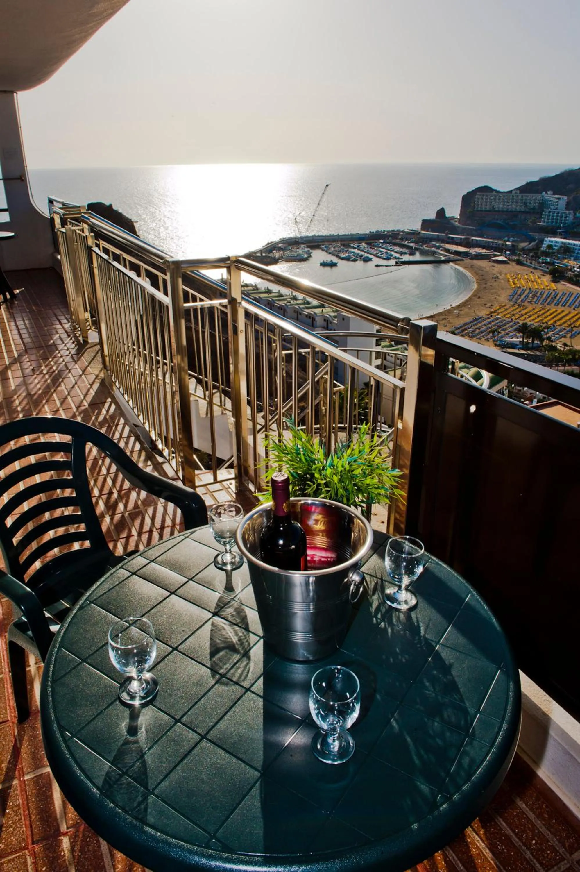 Restaurant/places to eat in Apartamentos Miriam