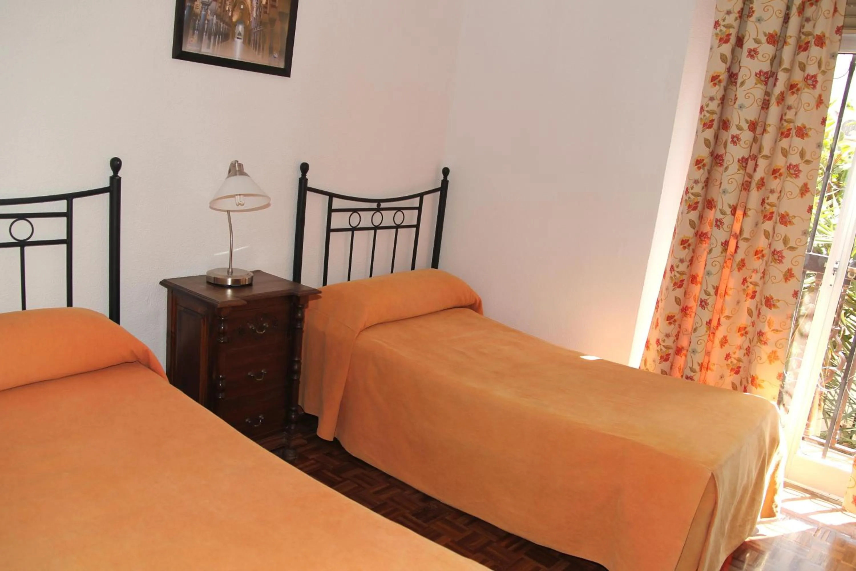 Photo of the whole room, Bed in Pension Catedral