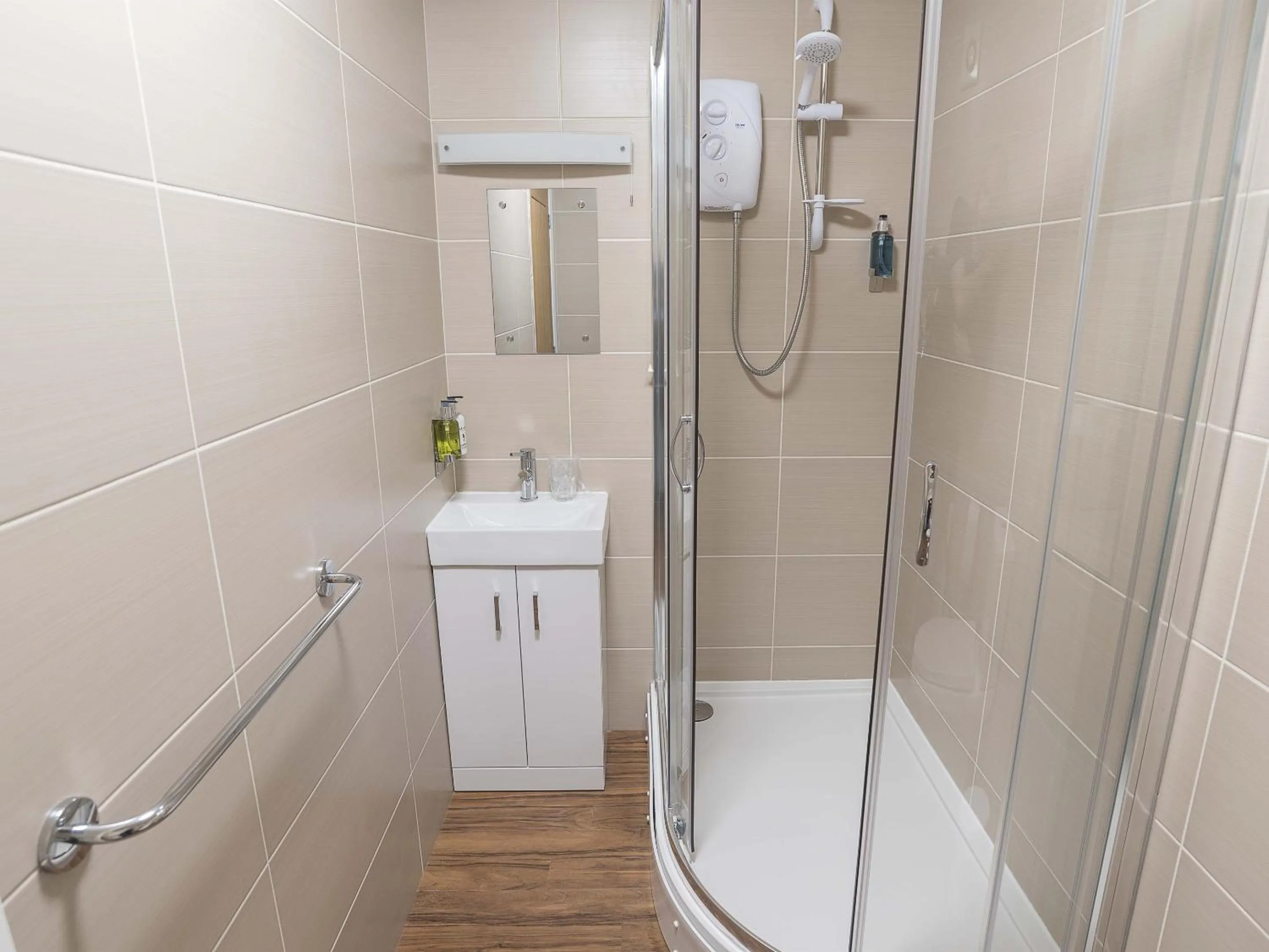 Bathroom in New Crown Inn