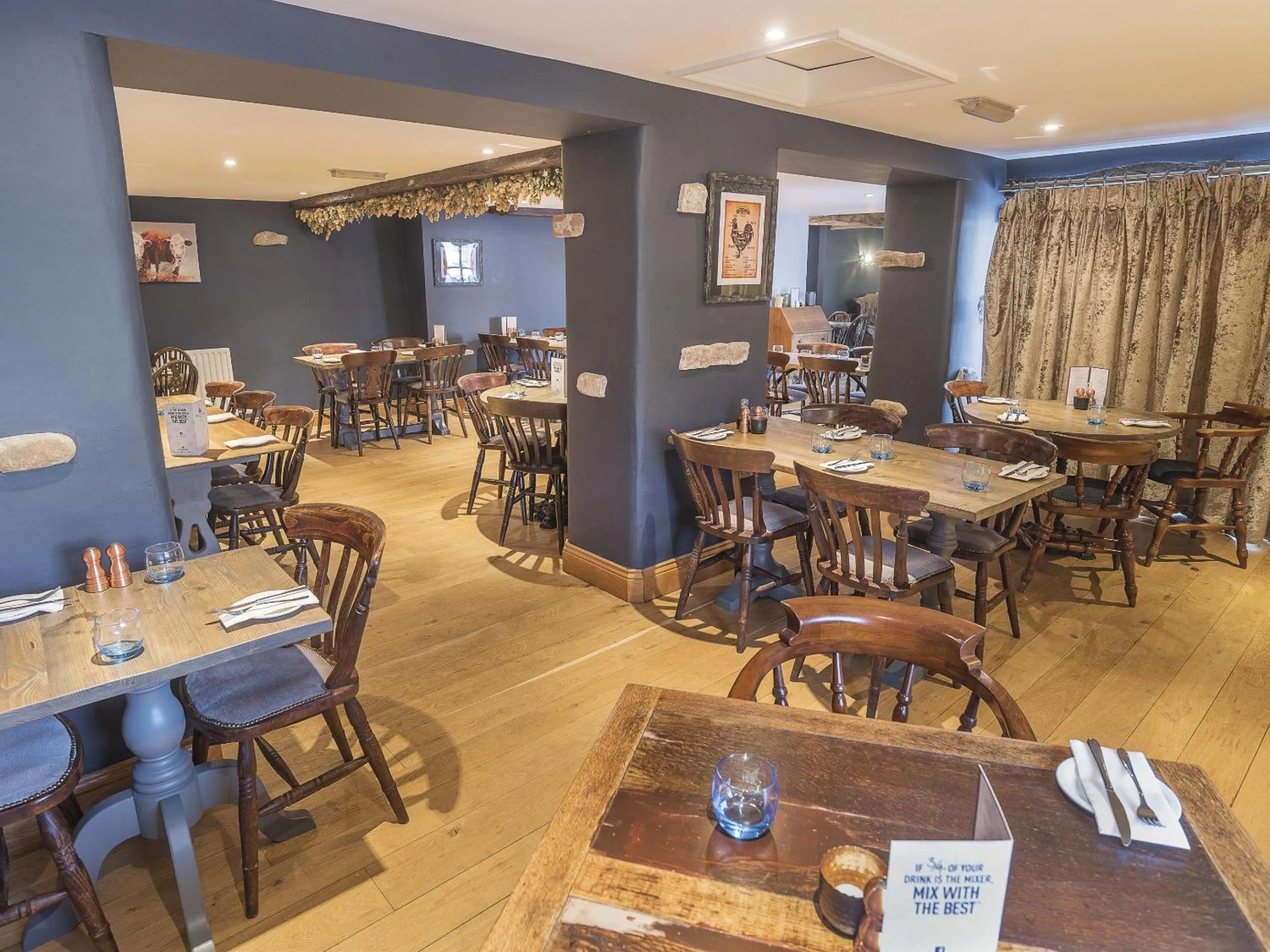 Lounge or bar in New Crown Inn