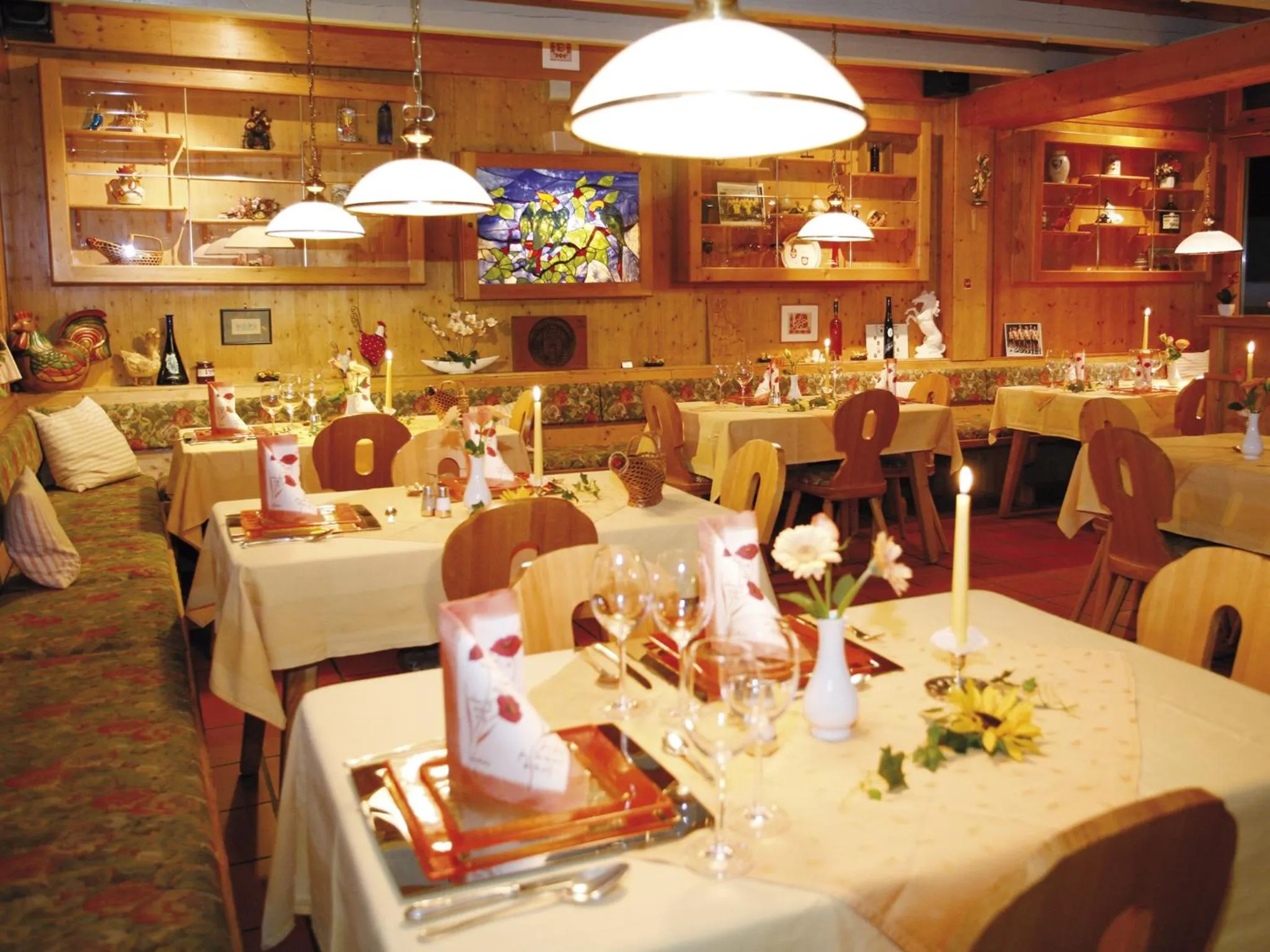 Restaurant/places to eat in Hotel Diana